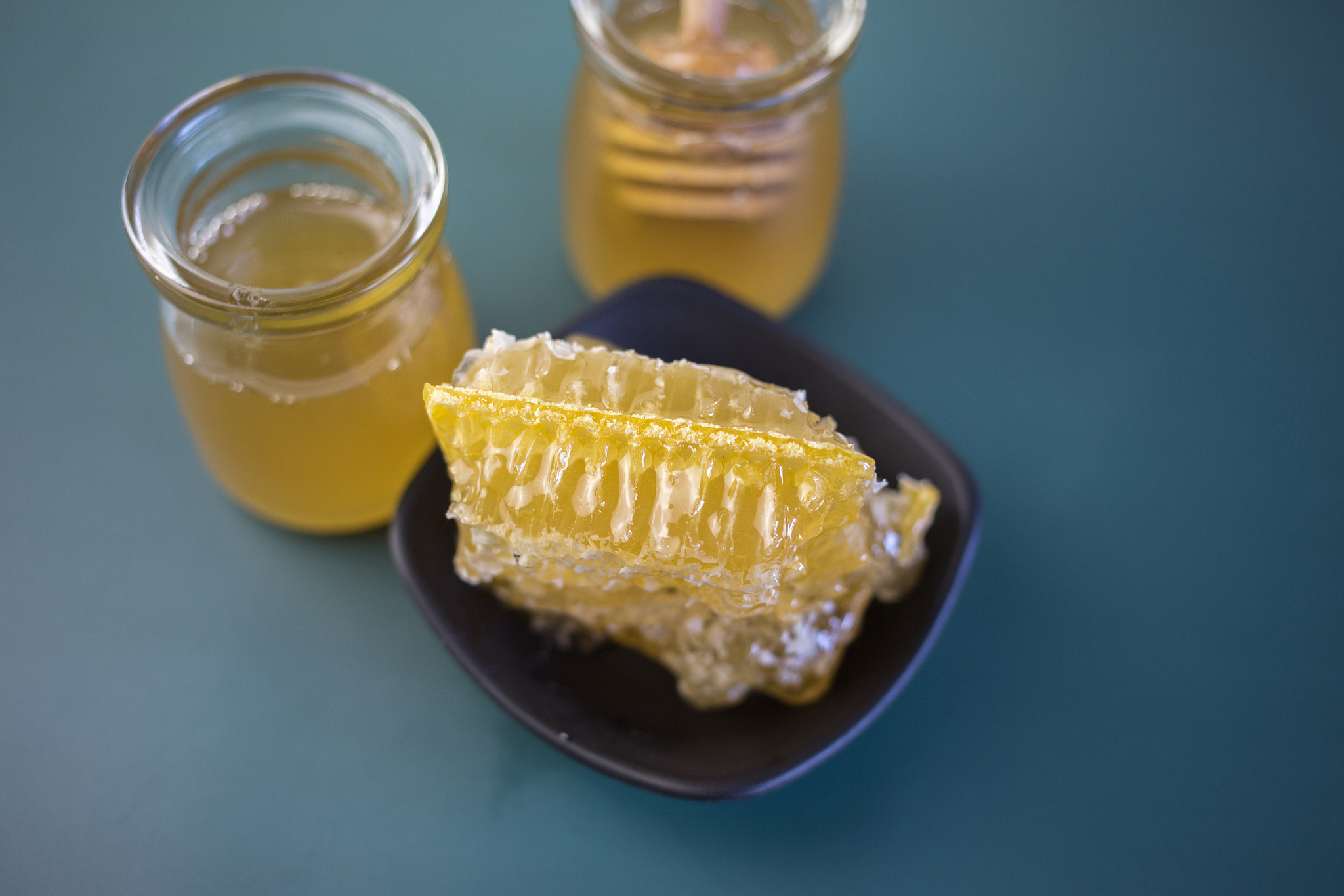 给我一个关于野生蜂蜜菊花蜜形成过程的2分钟短视频文案