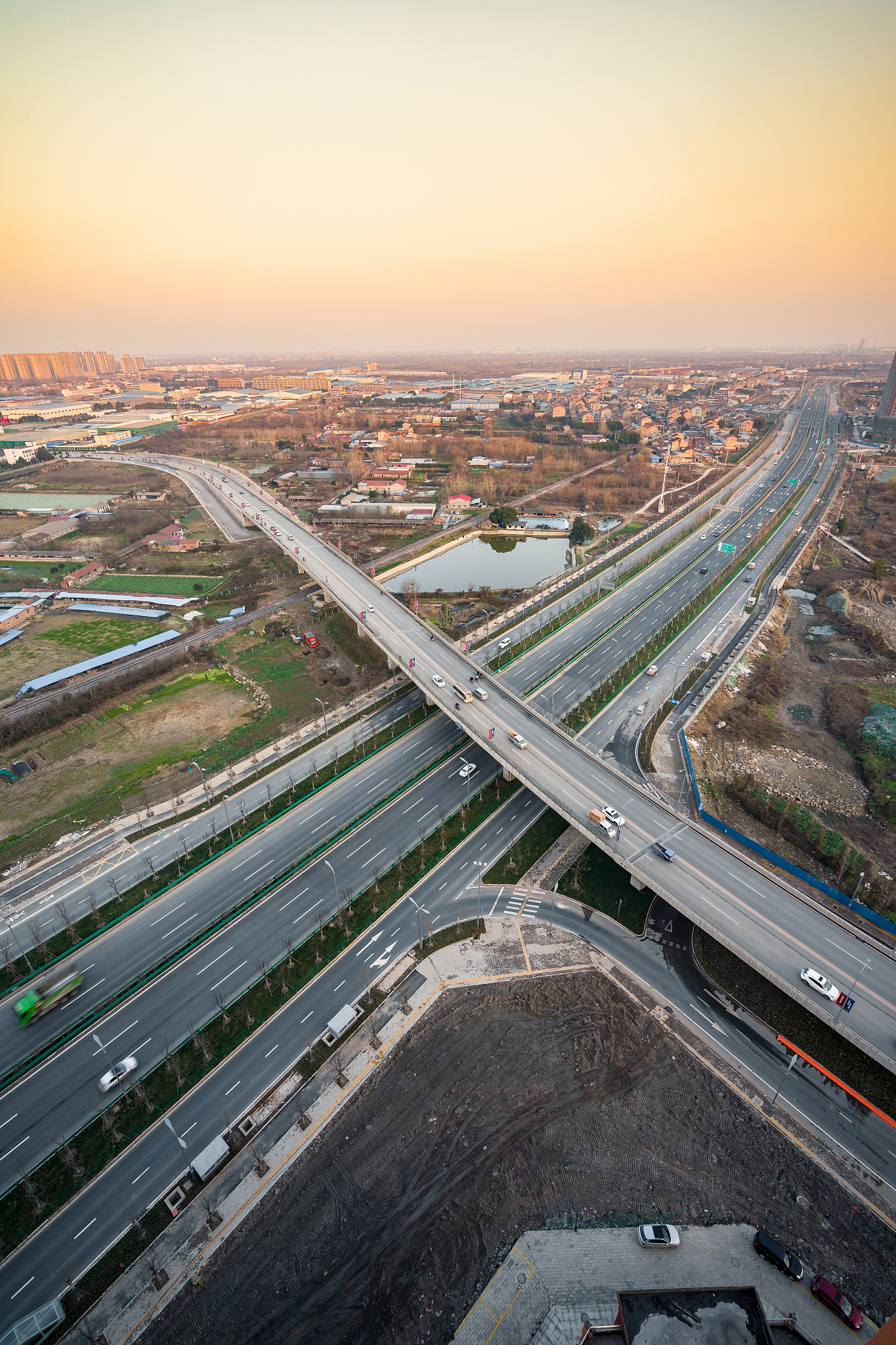 测算一下从荆州运输至以下地方的距离：榆林市、兴县、灵丘县、陕西省榆林市、山西兴县、钦州市大垌镇、河池、天水市武山县、定西市陇西县、广元市、陕西省汉市、百色市、绍兴市越城区、河源市源城区、江门市、江门市、福建省漳州市诏安县、广东省潮州市饶平县、湖北省随州市、湖北省襄阳市、河南省信阳市、河南省南阳市、安徽省淮南市、安徽省合肥市、安徽省马鞍山市、湖北省仙桃市、湖北省荆州市、安徽省六安市、漳州市、黑龙江省