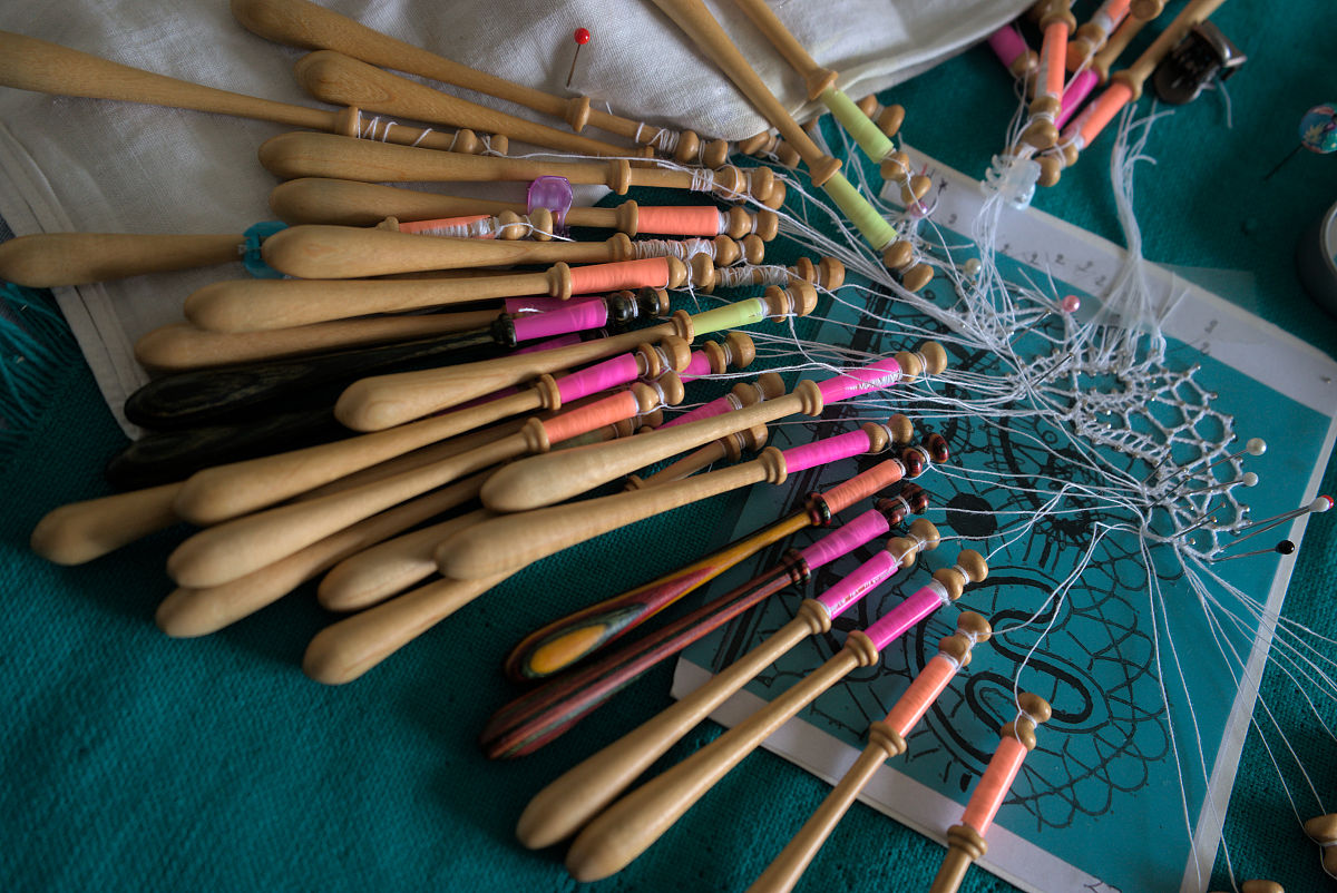 扩充阐述：工作距离。工作距离Work Distance指当图像在焦距范围内目标物体的表面到镜头前表面的距离。