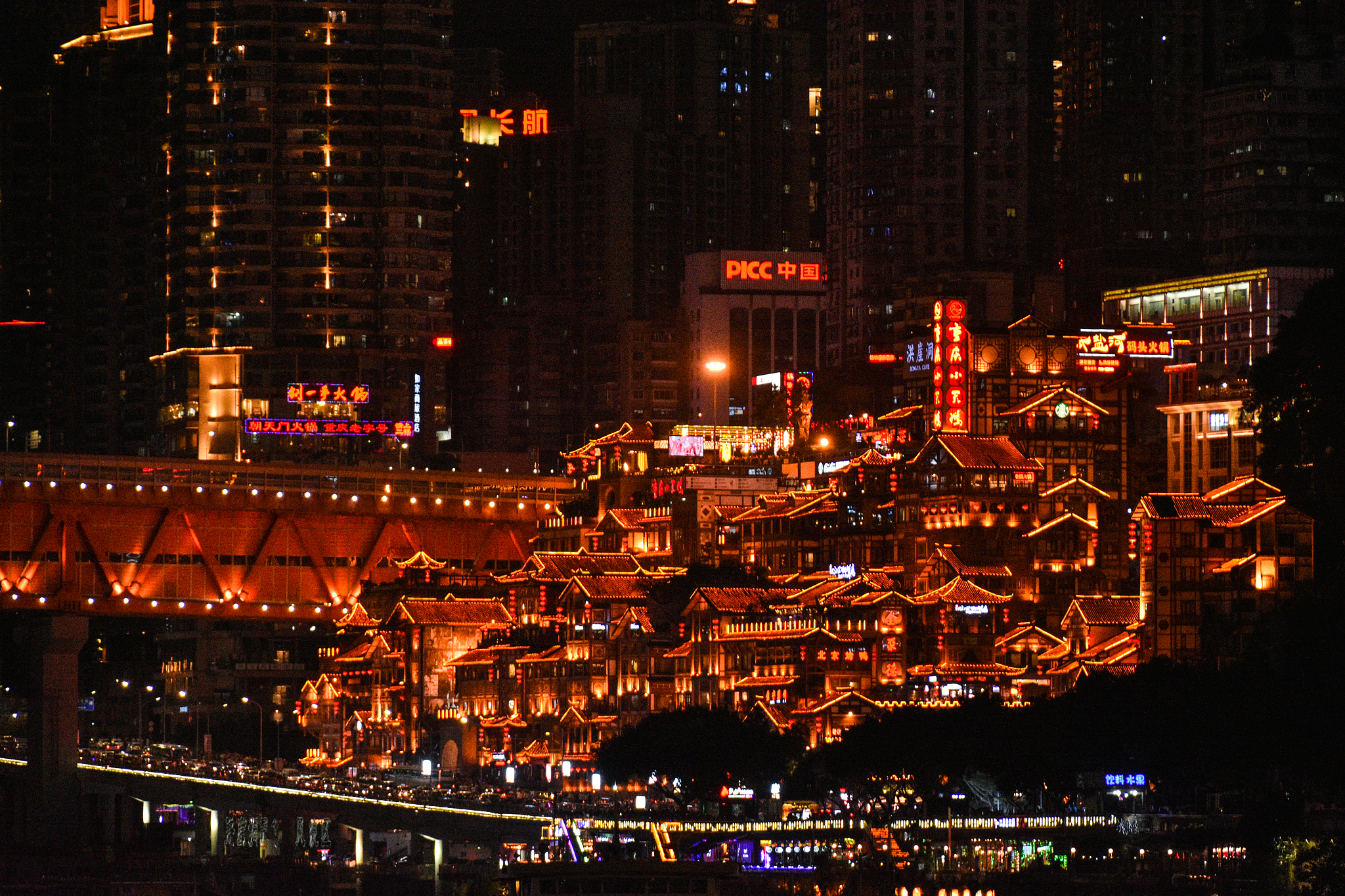 洪崖洞景区新媒体营销策略研究：重塑景区形象，吸引更多游客