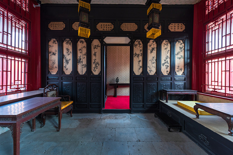 红楼梦中檀木镶杉的房间在哪？