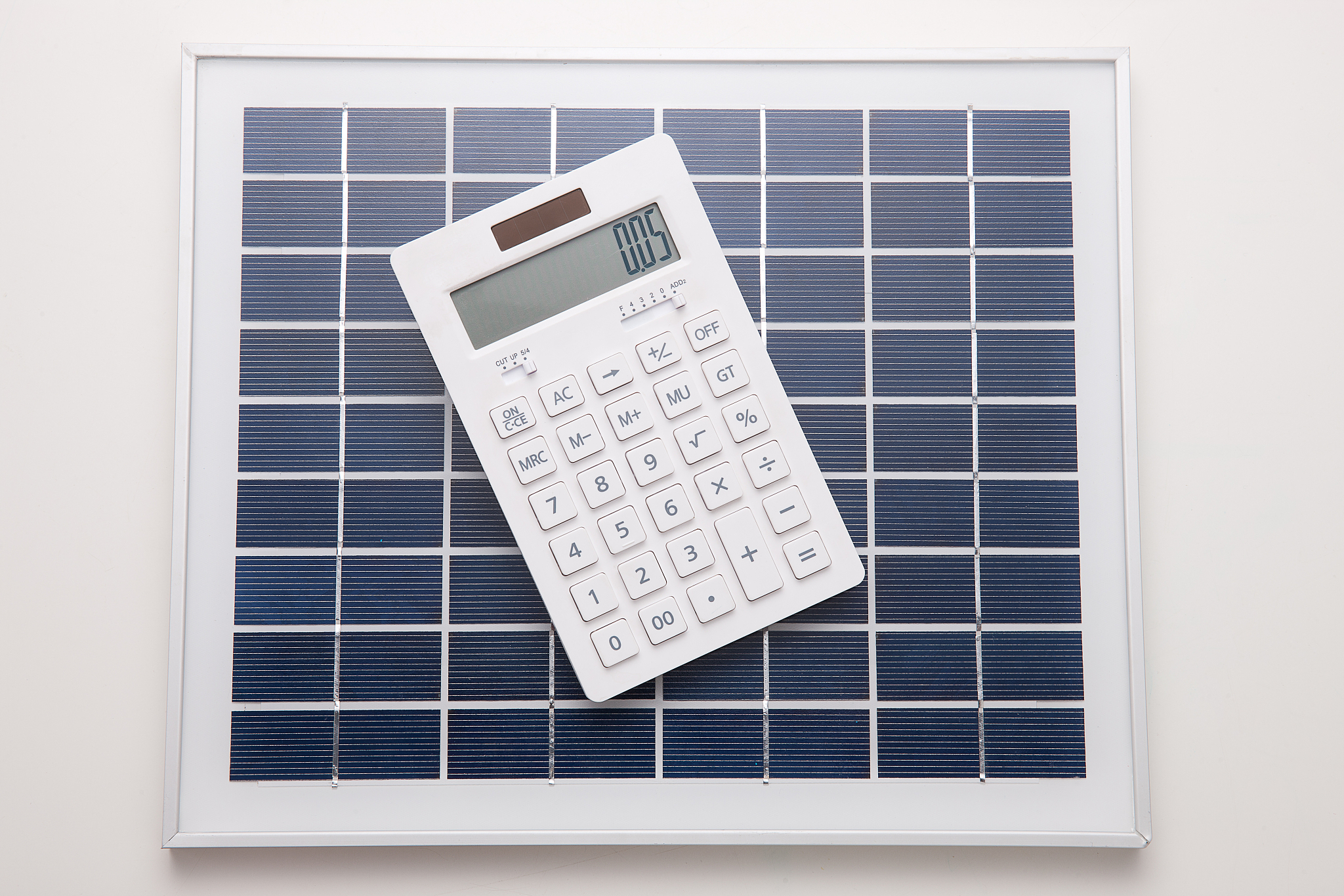 800瓦太阳能板一小时发电量是多少？