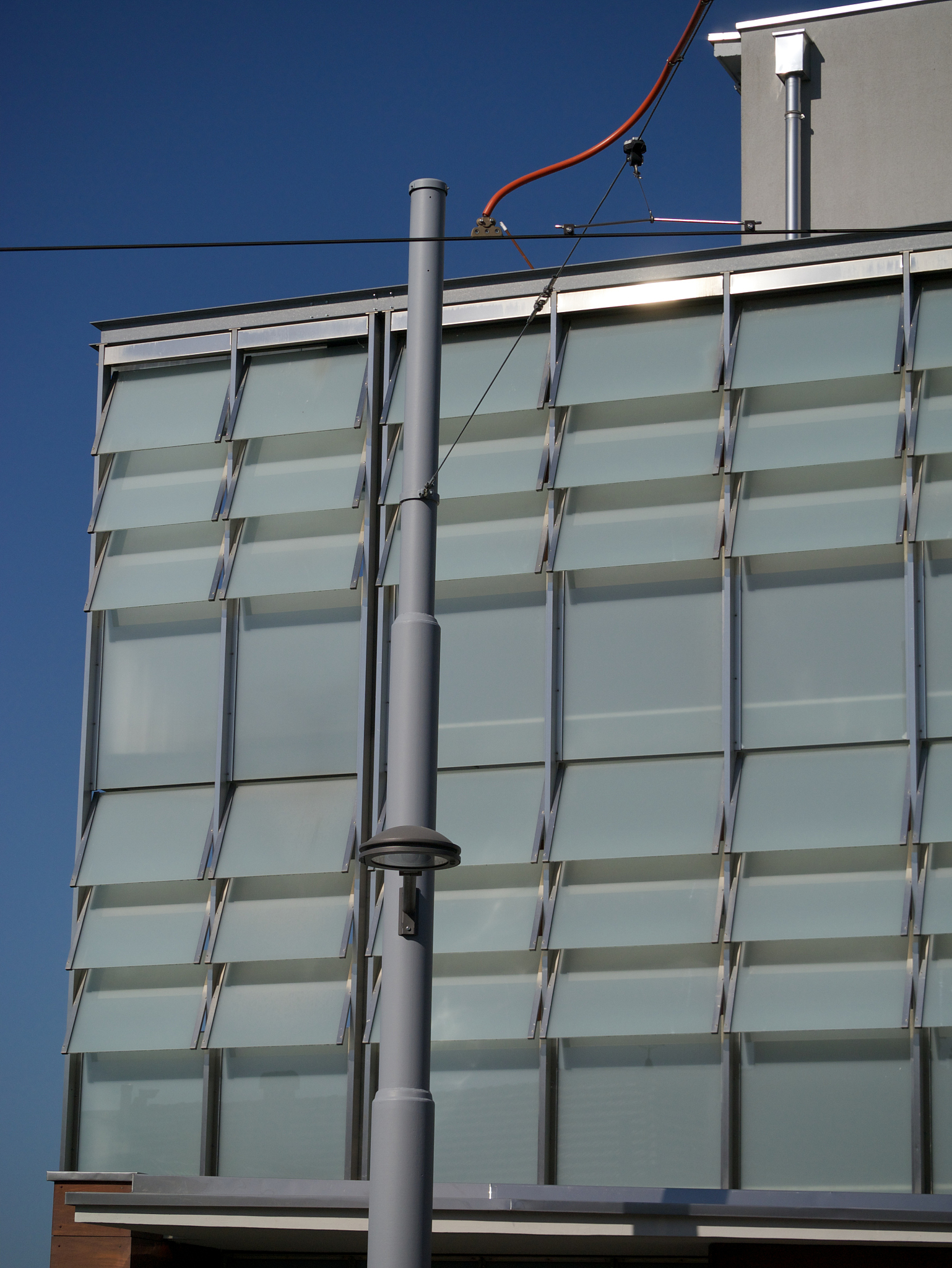 EPS夹芯板横装与竖装的区别：安装、结构和应用对比