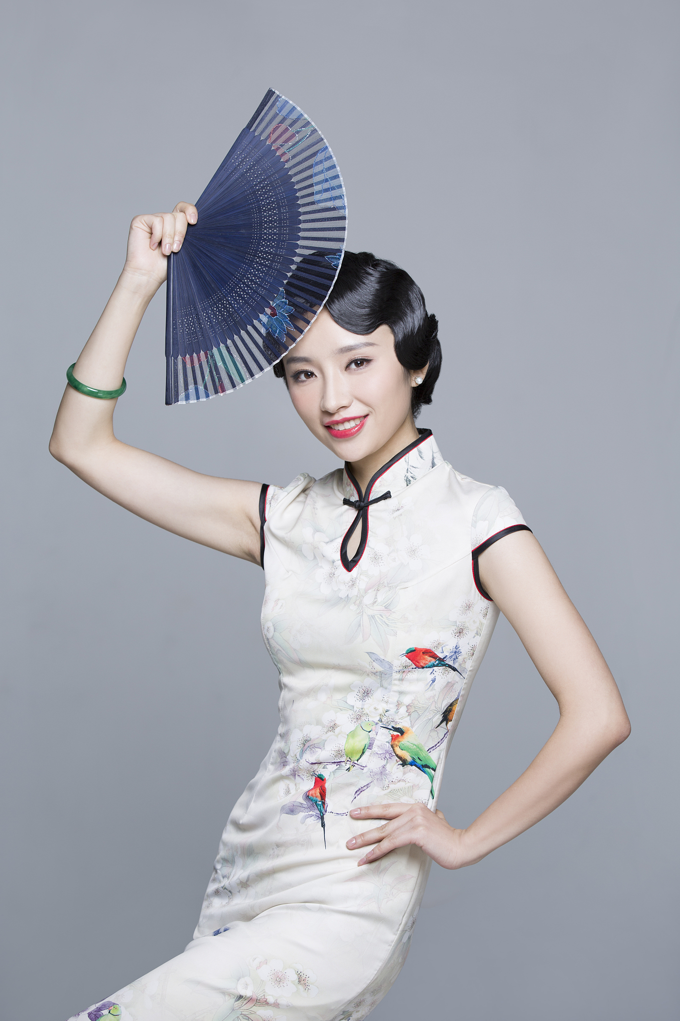 旗袍团扇舞文案：5句展现东方韵味！