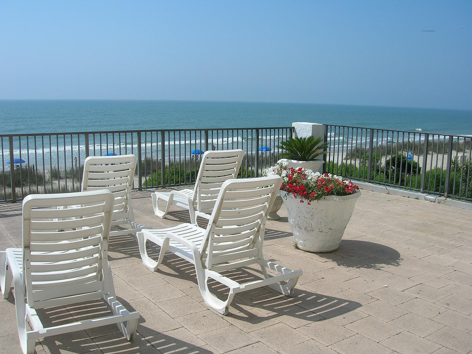 海边躺椅：优雅享受，格调生活，露台泳池派对尽享狂欢