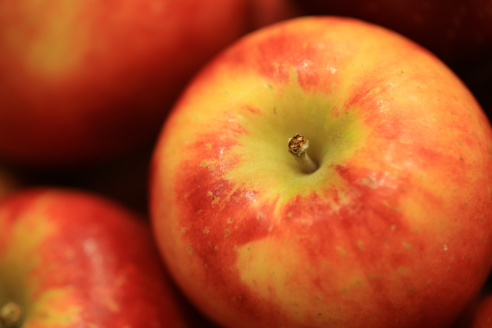 red apple