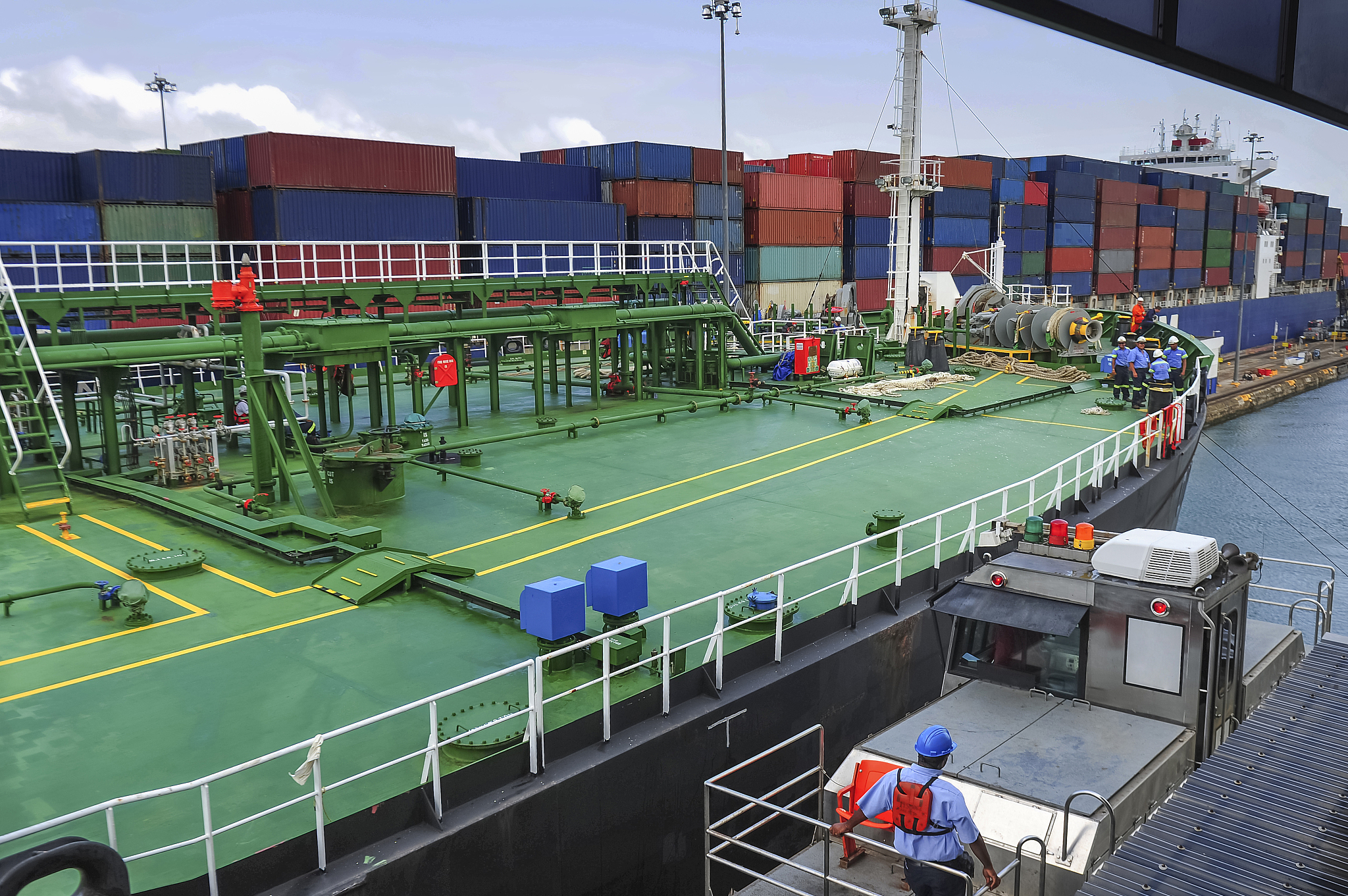 什么是物流规划方案根据以下文字 说明一份规划方案的组成事项。规划方案书的基本结构可分为下列事项内容：1封面。封面虽不要特别特别精美但厚度要比内文的纸厚些上面应注意下列4点：规划的形式；规划的主体；日期；编号。此外还有考虑在封面简洁地附加兼有说明的内文简介数字在三四百字左右。2摘要。摘要是指把规划方案所讲的概要加以整理内容简明扼要最多不超过400字视情况可以加些说明不过一般不超过500字为宜让人一目