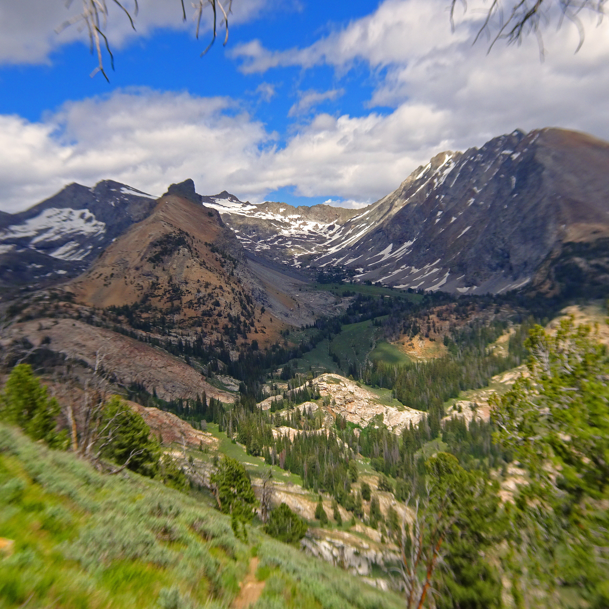 怎么用英语表达湖山听到之后感觉就在身处在肃杀的中秋