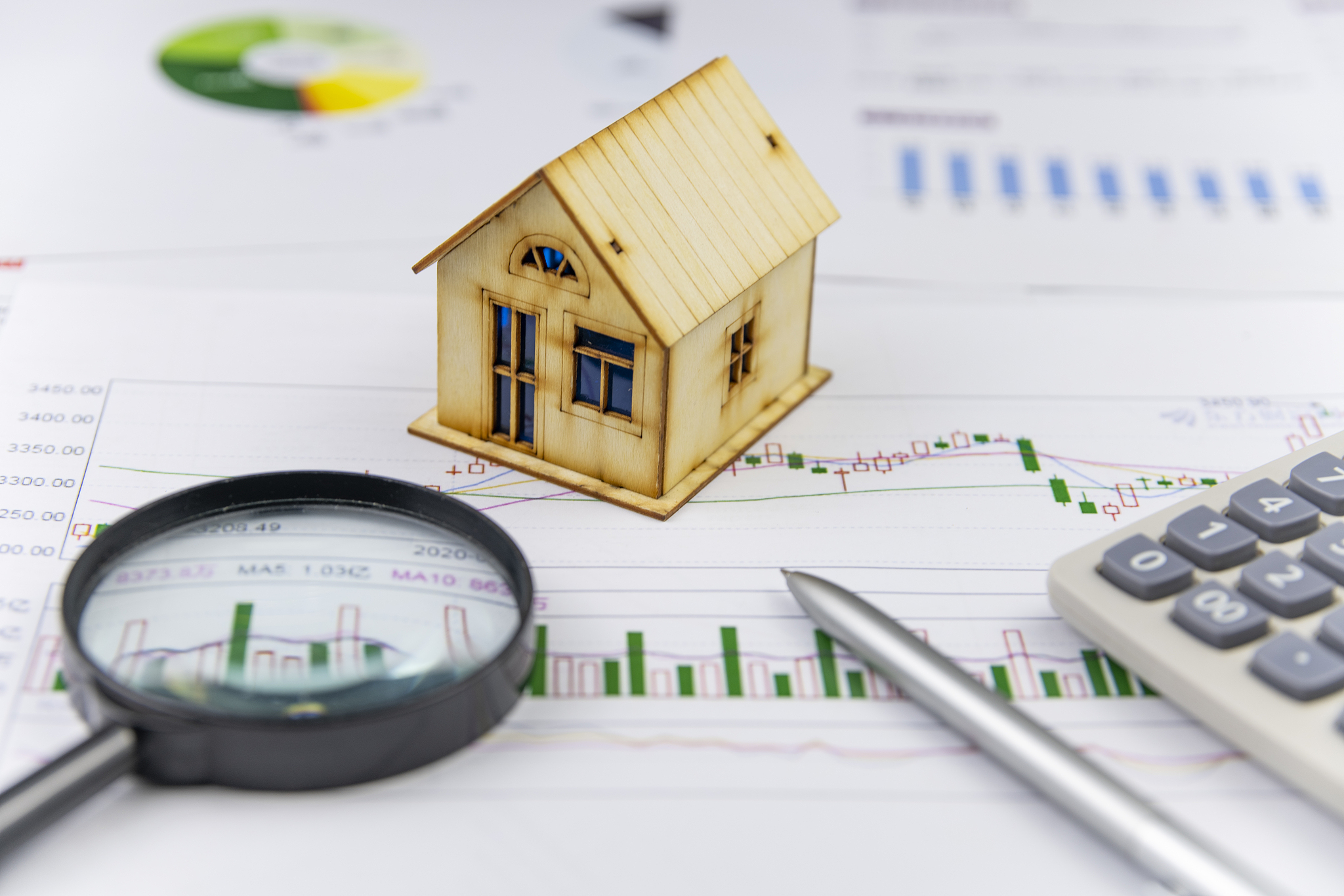 商住楼40年后怎么续费多少钱用250字帮我详细描述