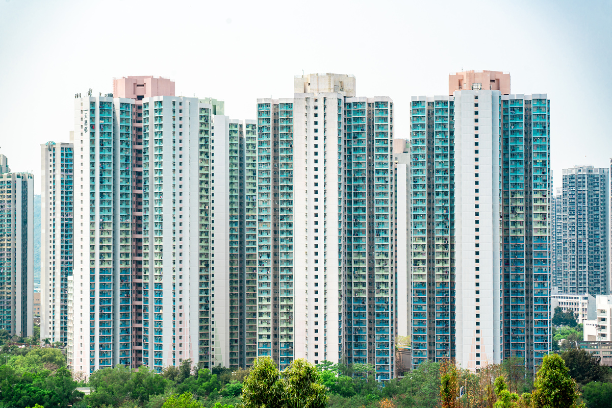 社区民生设施建设如何影响高端住宅价格？