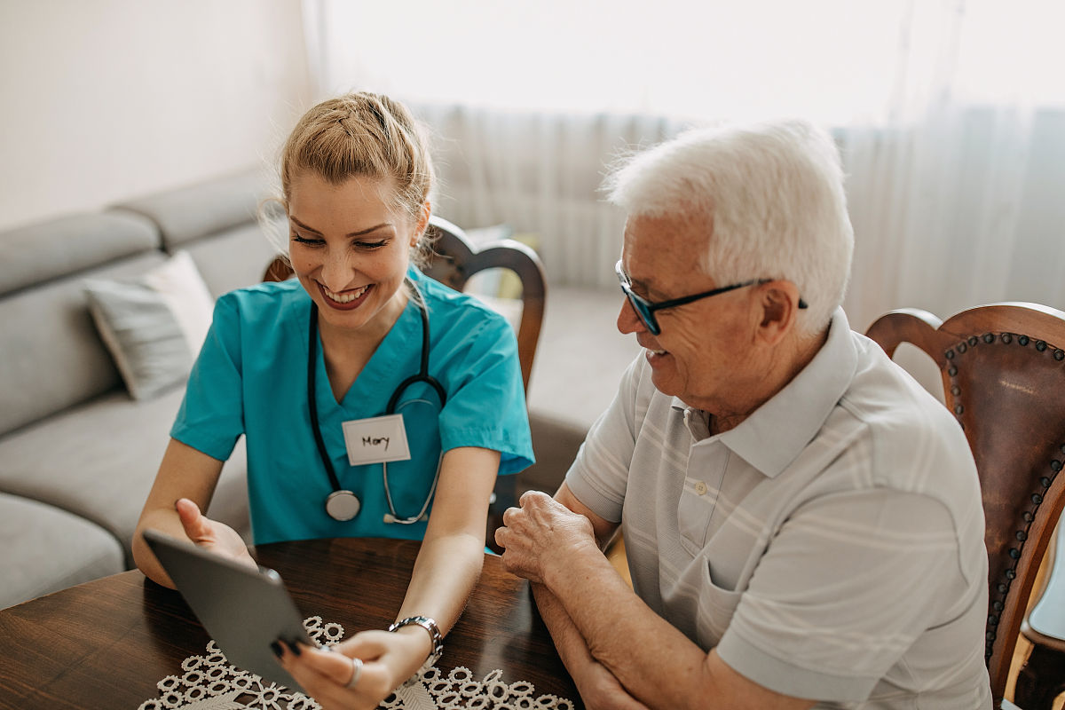 专家评价法：原理、优缺点及应用场景