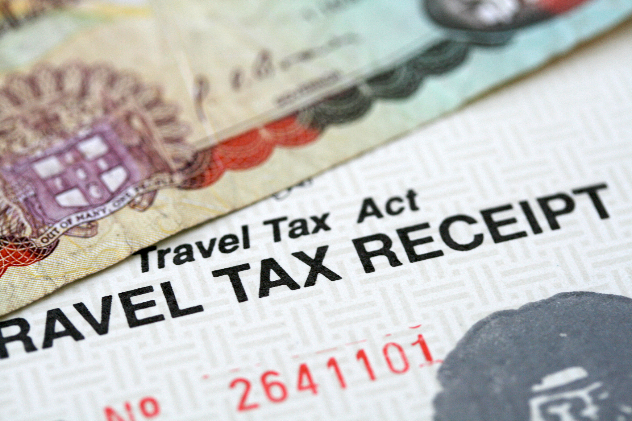 预计新西兰联储周三将加息25个基点加息50个基点的可能性高于暂停加息。全球金融行业的动荡表明一定程度的谨慎是合适的鉴于他们相当确信官方现金利率OCR目前处于收缩区间新西兰联储现在可以承受这种谨慎立场的影响。澳新银行继续预期新西兰联储将在5月再进行一次25个基点的加息届时终端利率将达到525。根据上述内容作出2000字的描述以及对货币兑市场的影响 最后做好风险提示