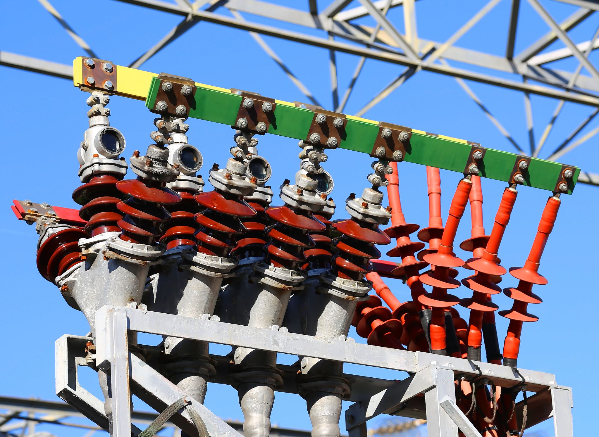 2、同轴电缆的内导体外半径a外导体内半径b内外导体间是空气介质且磁场强度为H=ē cos10°t-kzAm1求该区域的电场强度；2求P