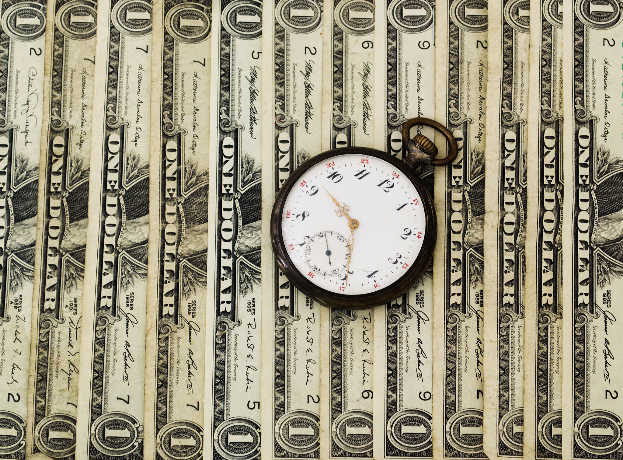 时间飞逝的近义词：10个表达时光流逝的词语