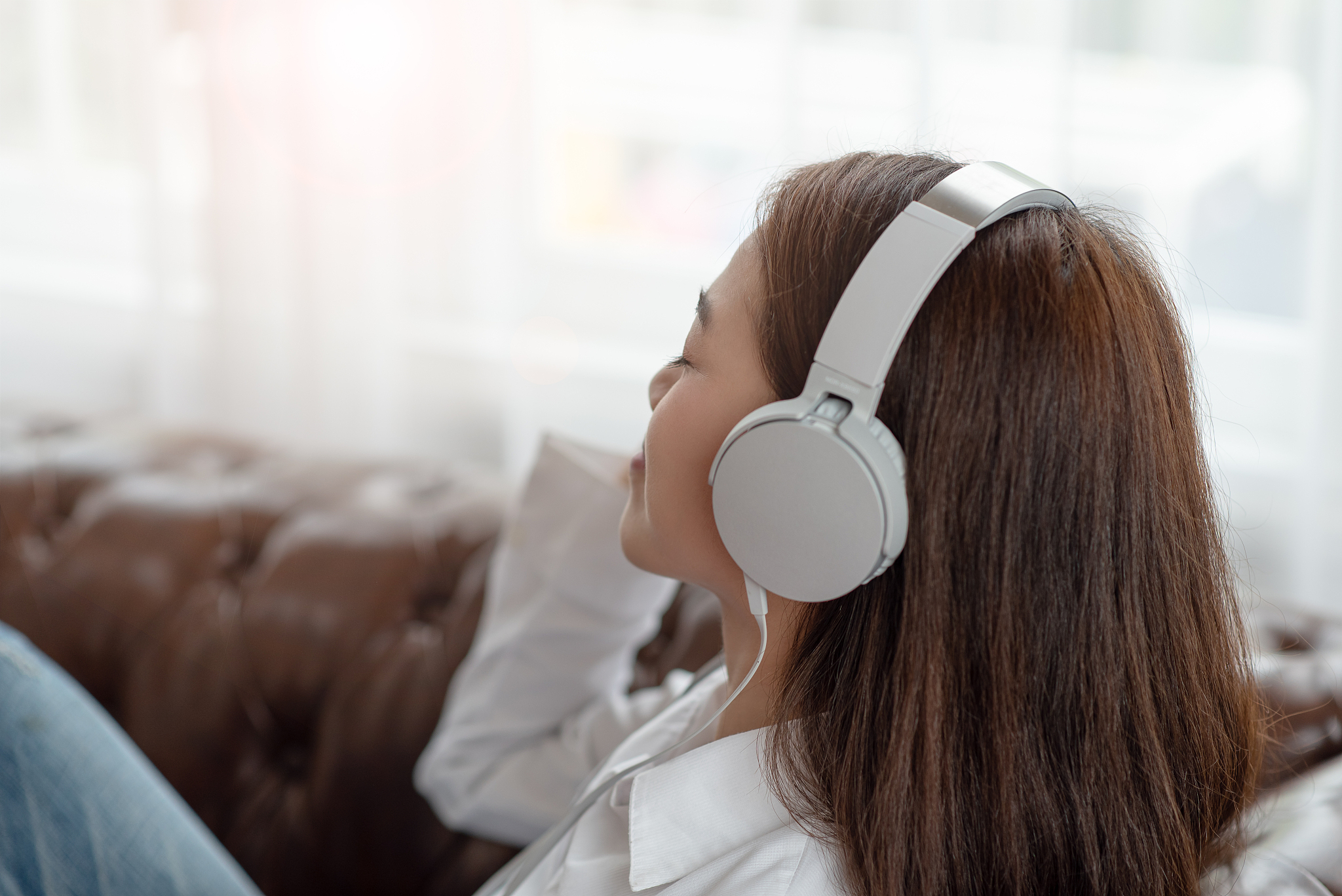 飞跃时空，沉浸音乐世界！'音乐世界'耳机带你开启音乐奇幻之旅