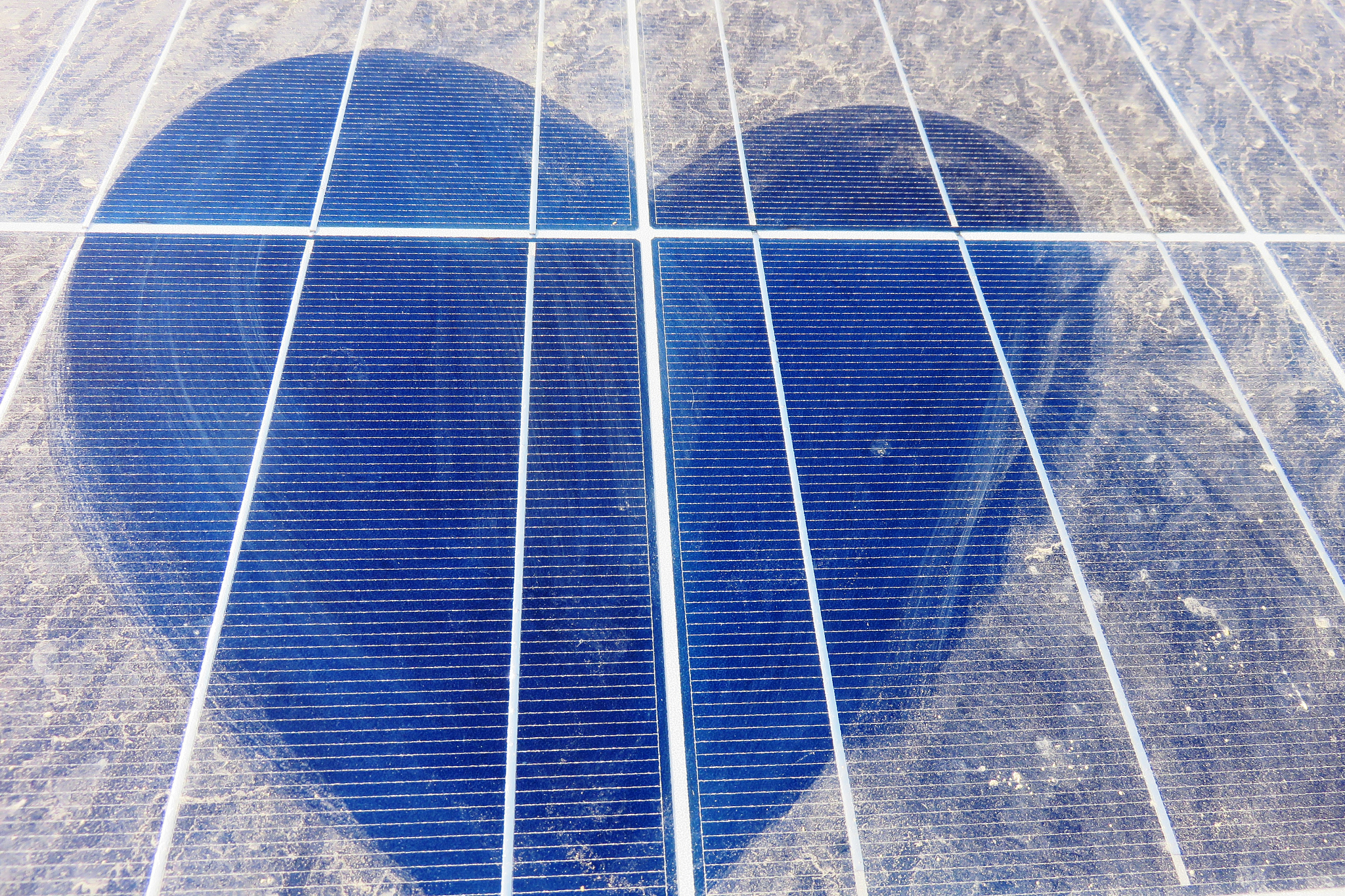 请为我提供5个中国科学院的新能源或新材料方面的科技成果，需要含有以下几个部分：1.成果名称。2.成果发布人。3.成果简介。4.成果应用场景。5.可能带来的社会效益