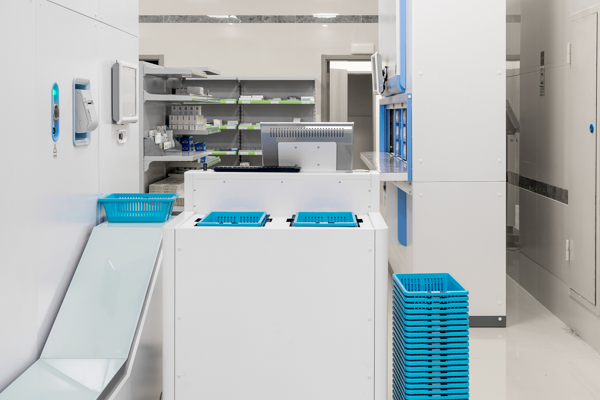 智能化学药品提篮：安全、高效、便捷的药品存储解决方案