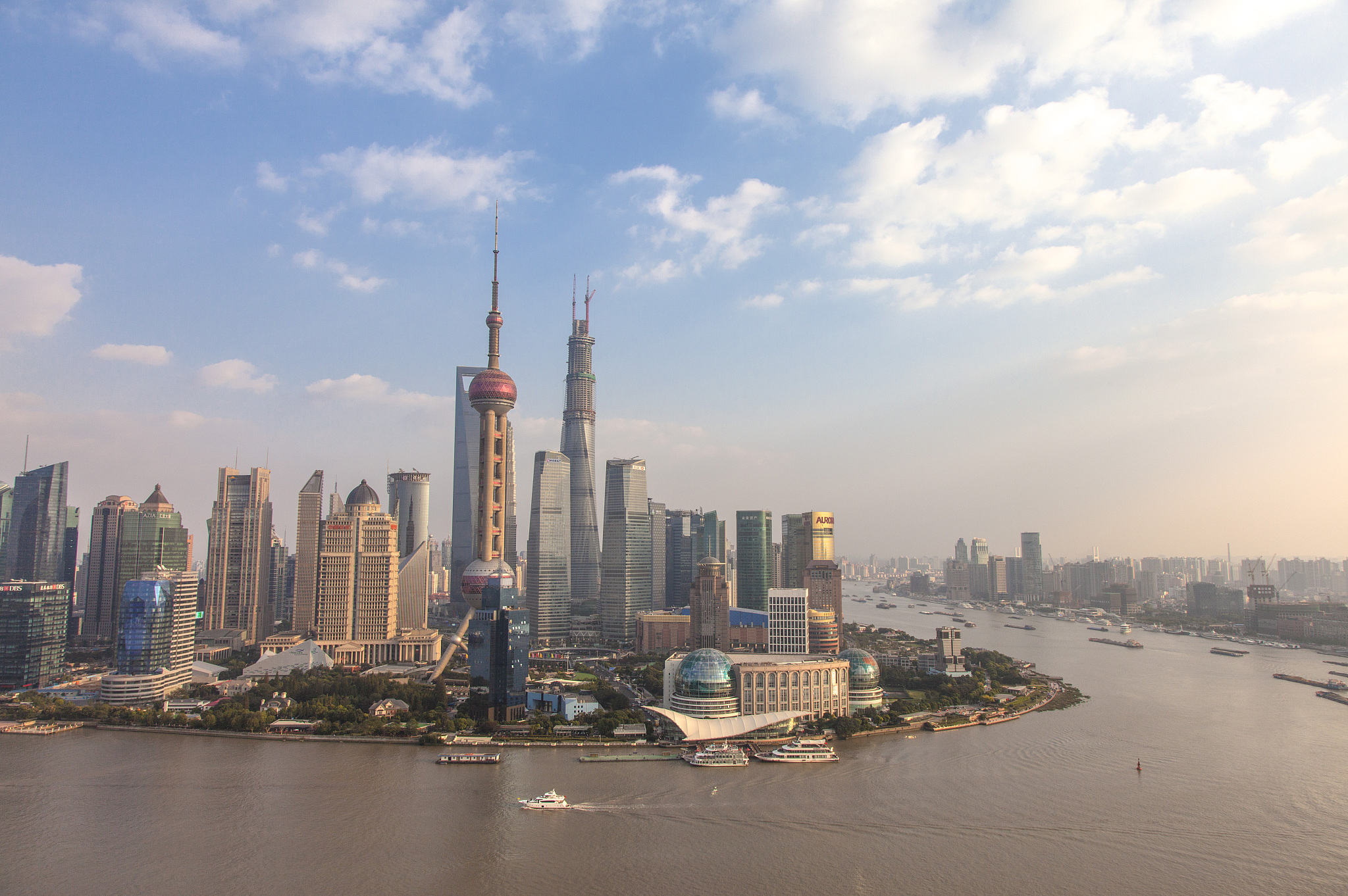 上海自驾淄博中间还可以玩哪些景点帮我用180字详细描述