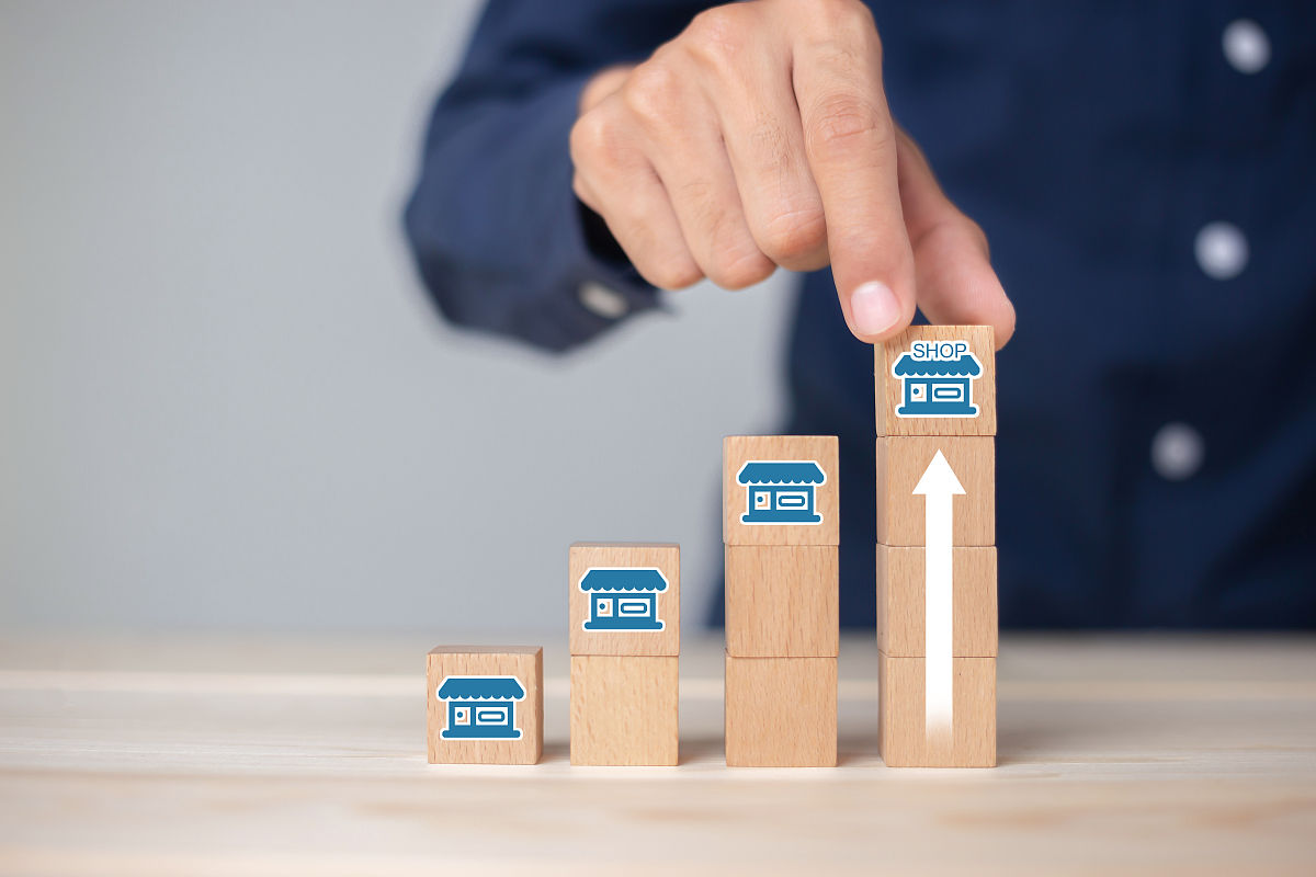 给我拓展200个抖鑫传媒招商加盟的推广搜索关键词