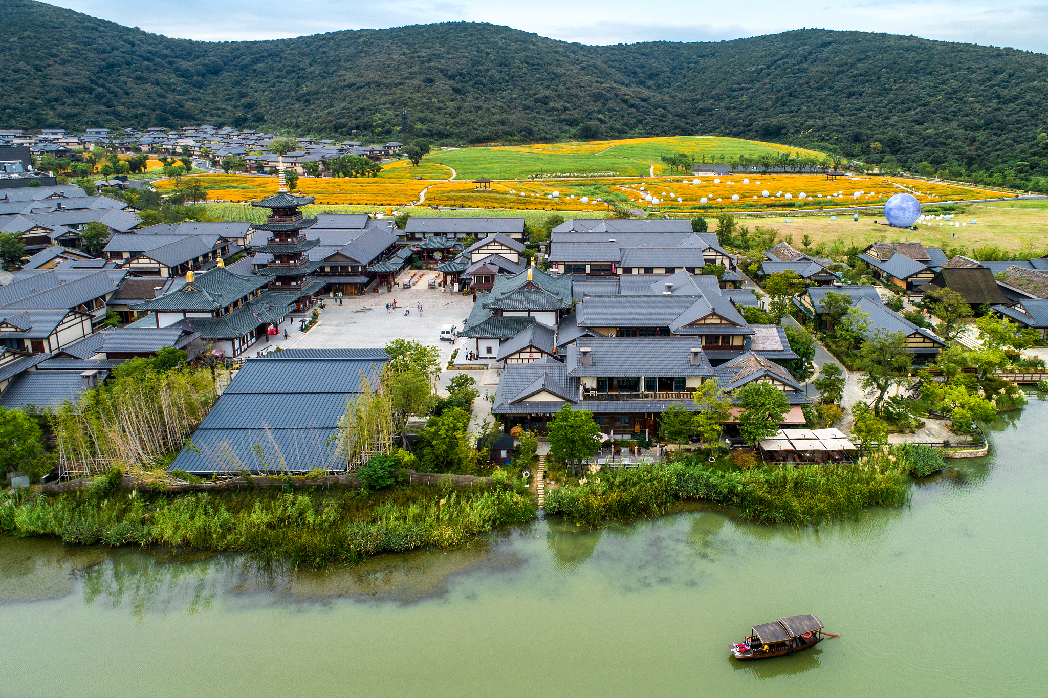 文化之旅：全方位文化旅游体验，留住美好记忆