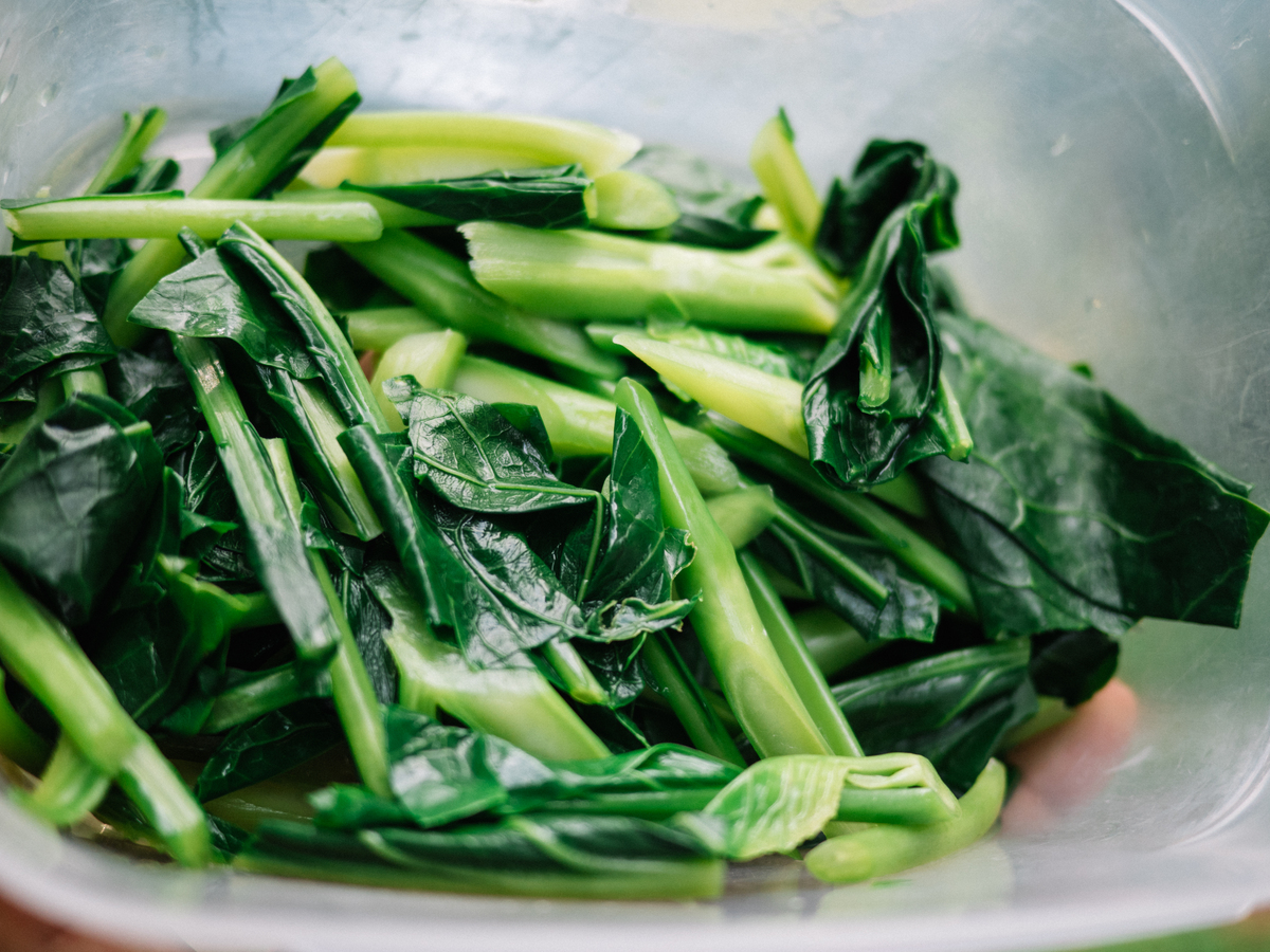 罐头鱼炒油麦菜：简单美味，营养丰富！