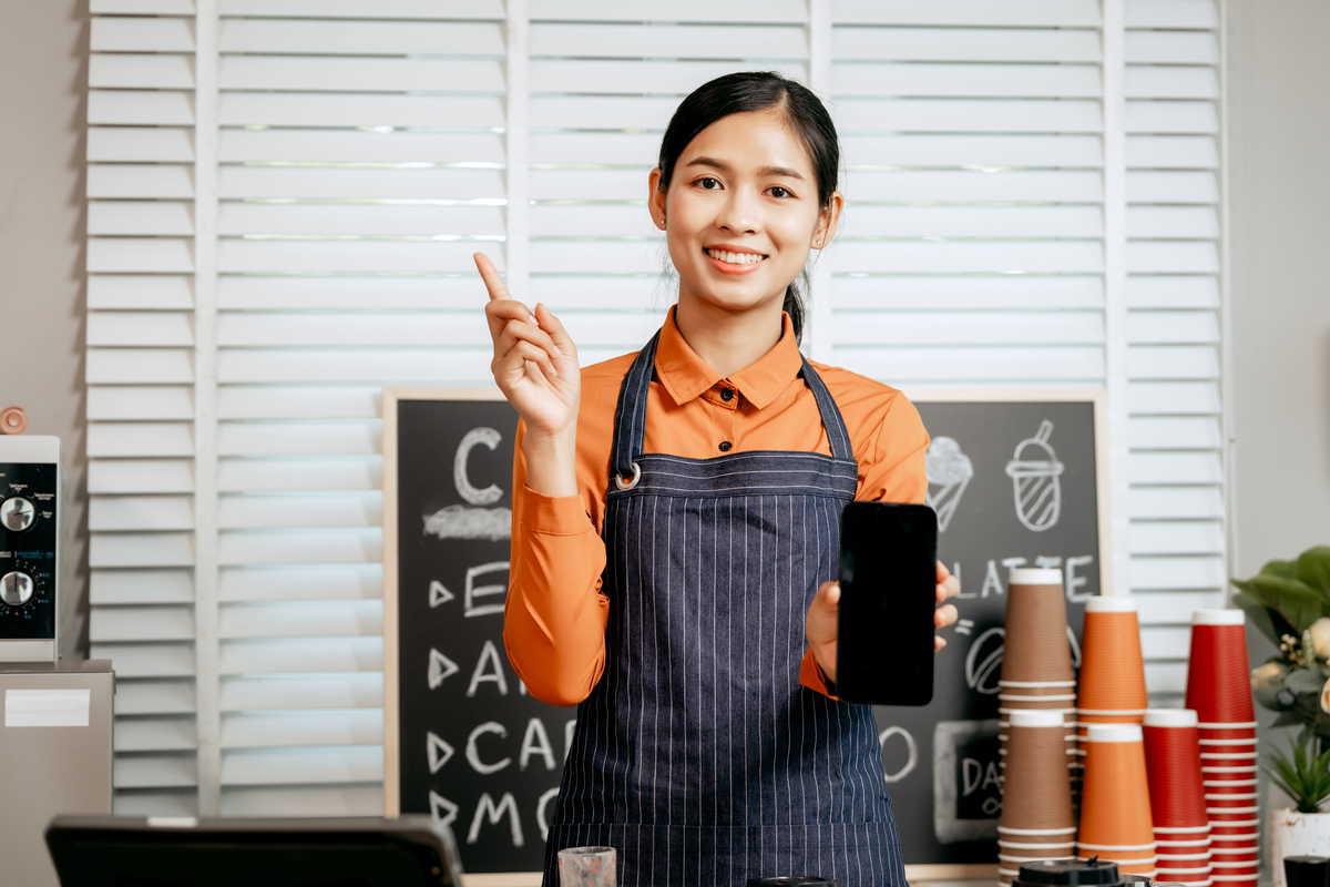 双职工孩子的一天：晓璐的打工生活