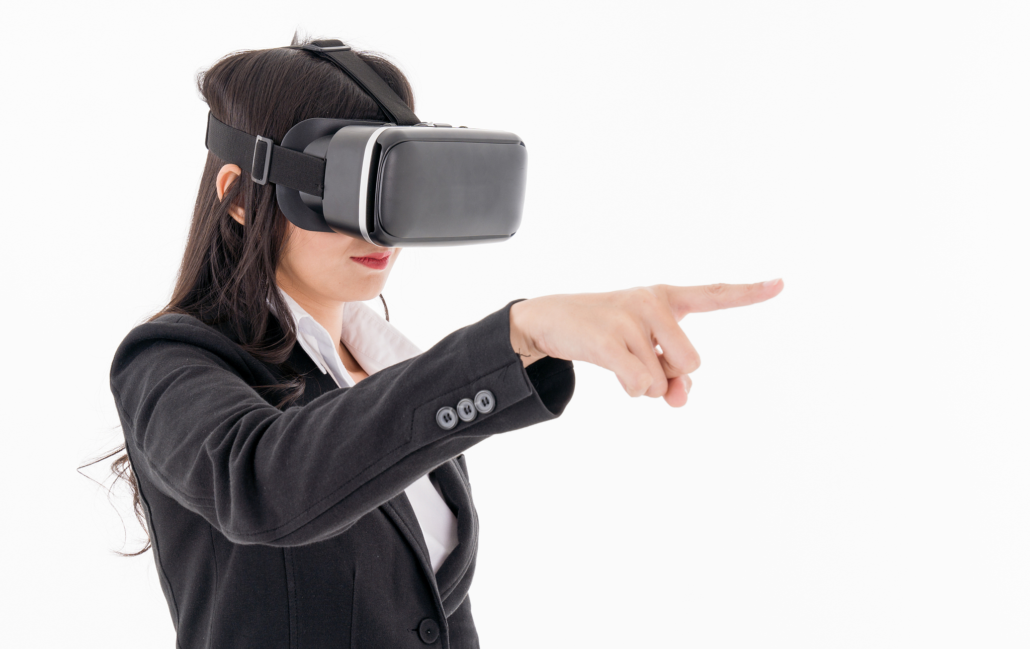 生存战争手游更新日志：全新地图、武器、社交功能等