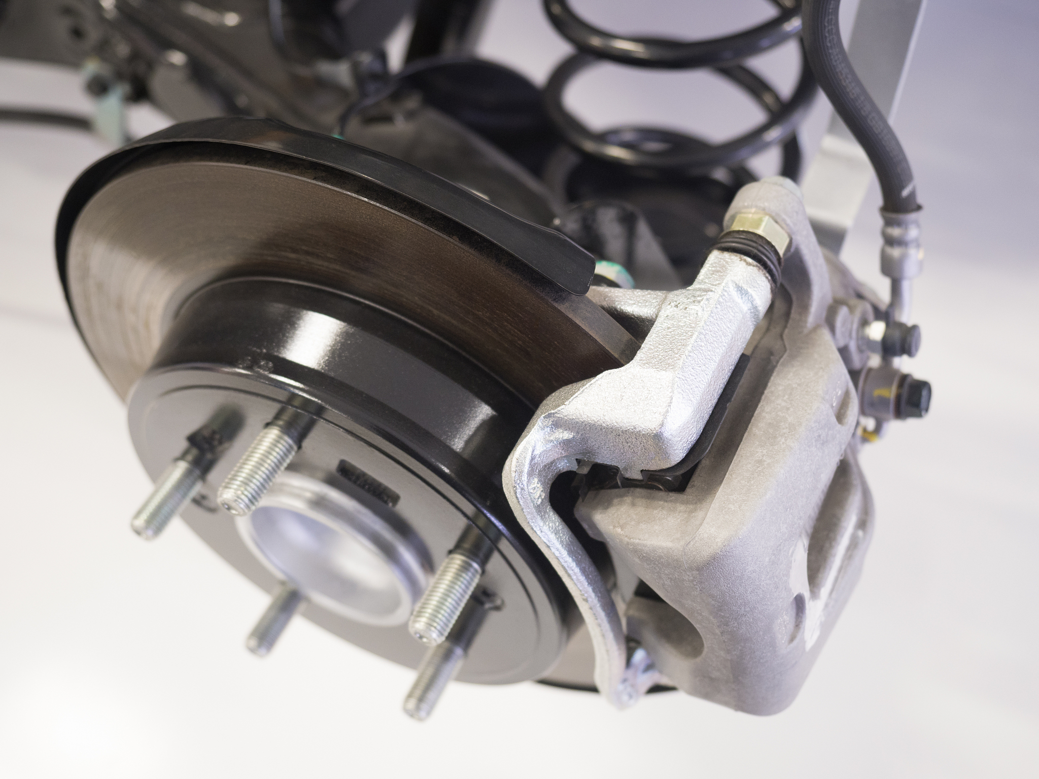 汽车制动时前轮或后轮抱死会产生什么后果