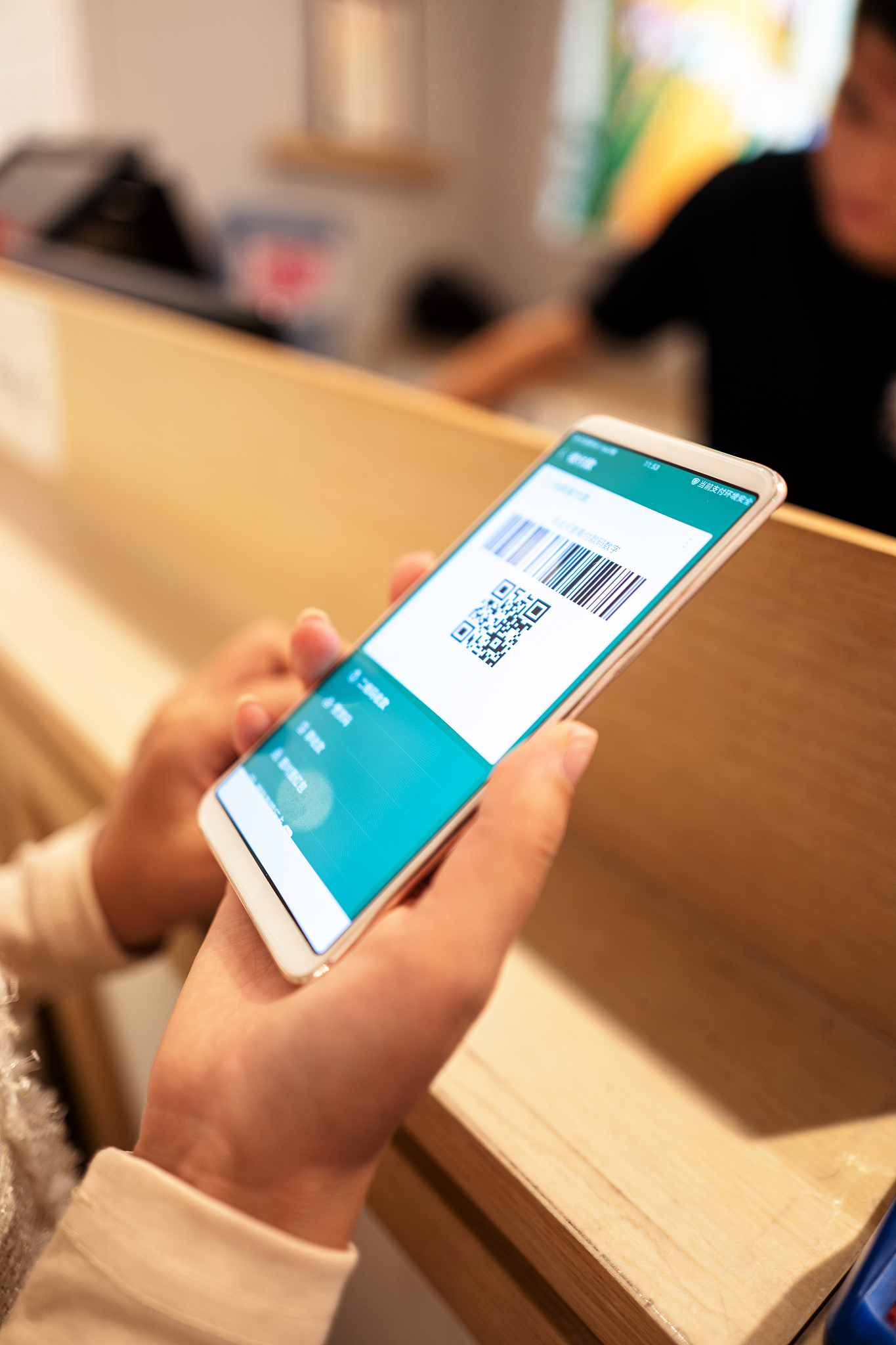 professional women using mobile electronic payment shopping