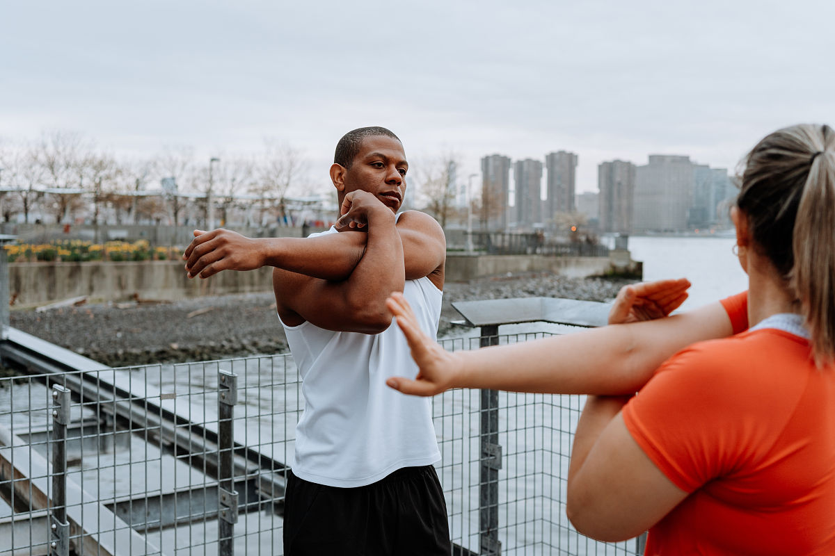 Although derivative algorithms based on recurrence characteristics have improved our understanding of muscle coordination they still fall short when it comes to evaluating multivariate signals While t