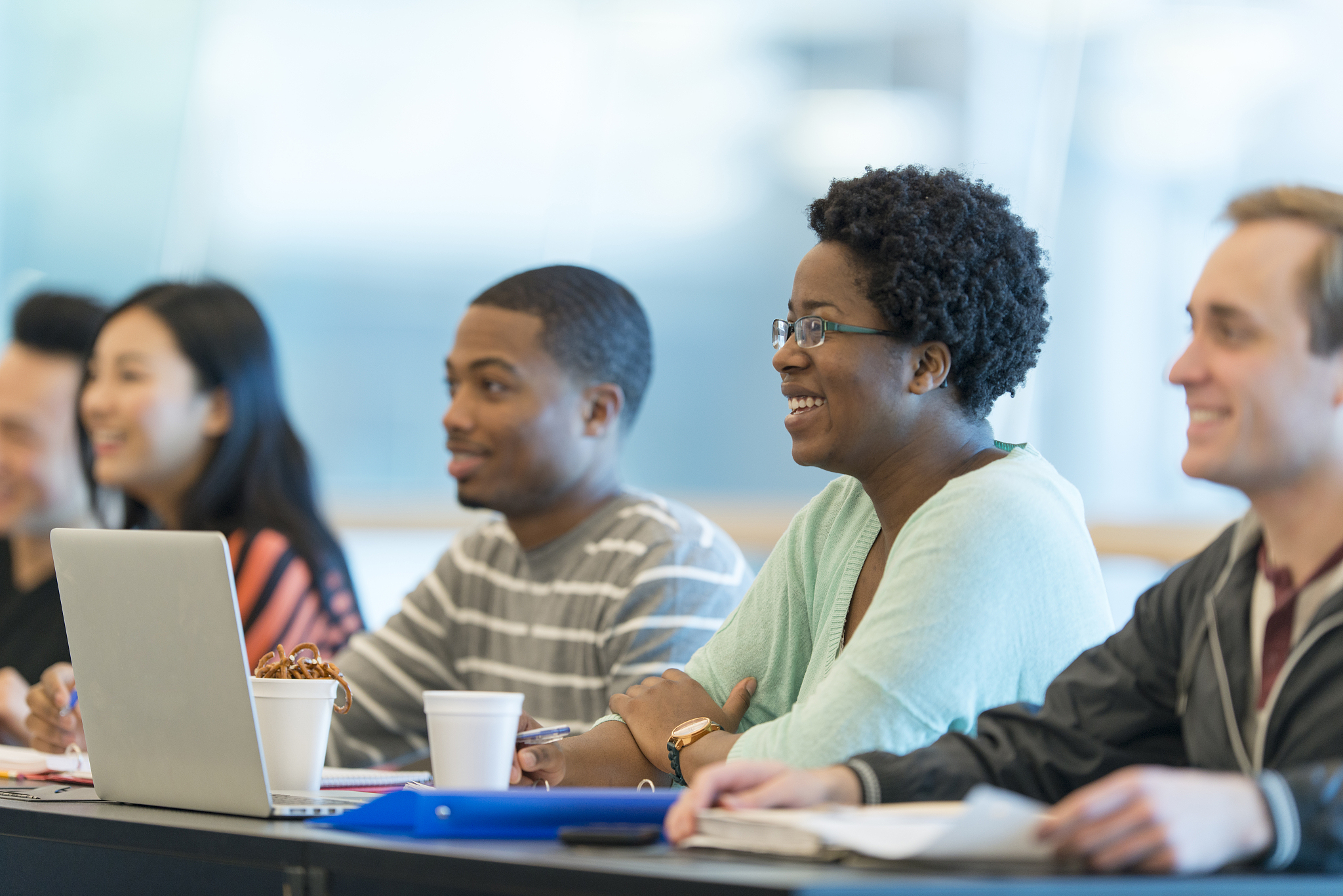 用英语的主语从句、表语从句、宾语从句、同位语从句、定语从句和状语从句写一篇关于了解中国传统文化对年轻一代的重要性的英语并举例说明你的观点。300词左右