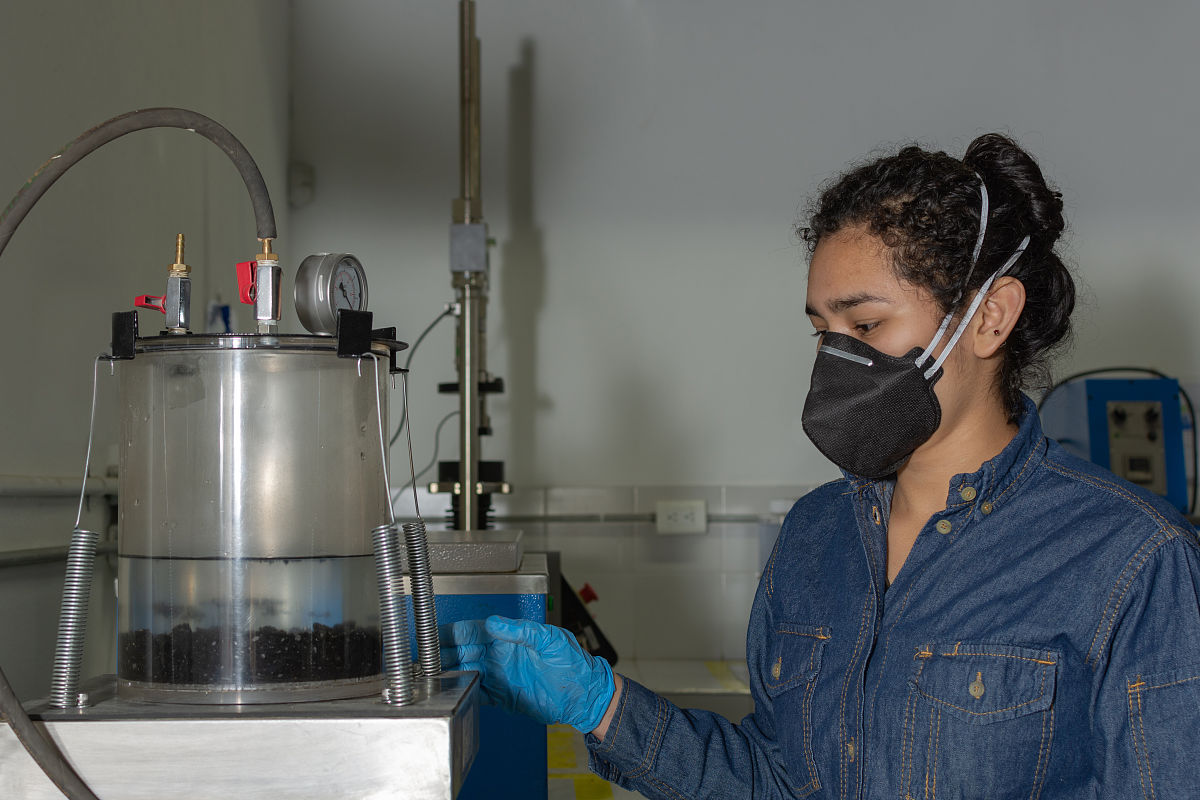 简答题 软件测试的依据是什么