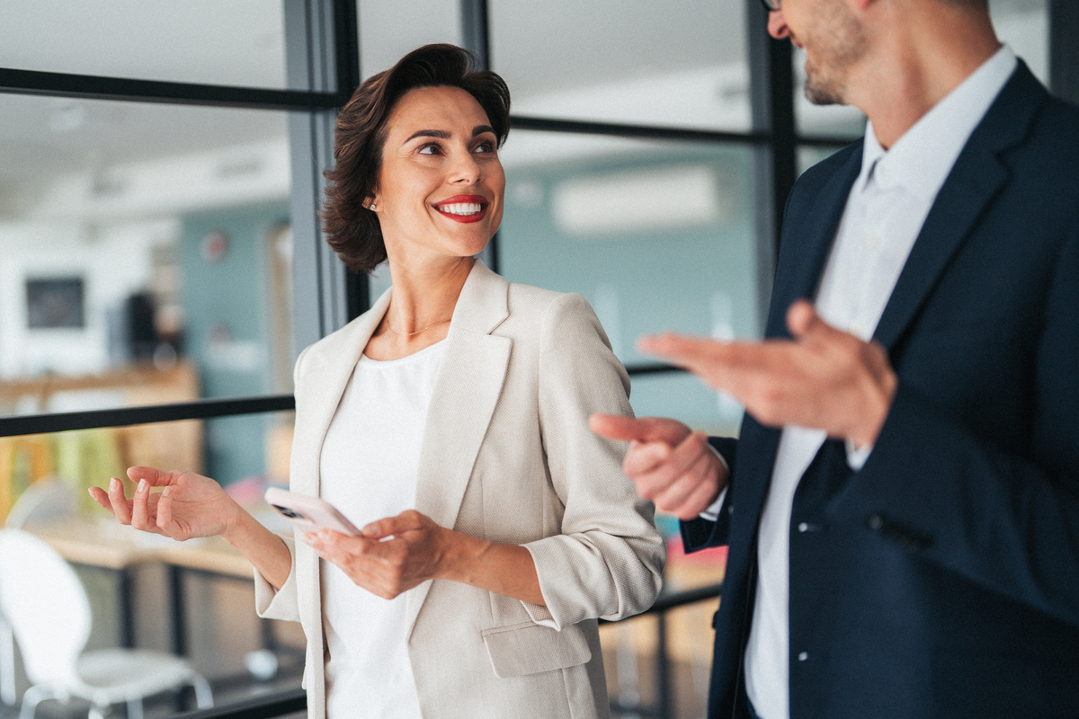 商务礼仪社交指南：如何得体展现自信