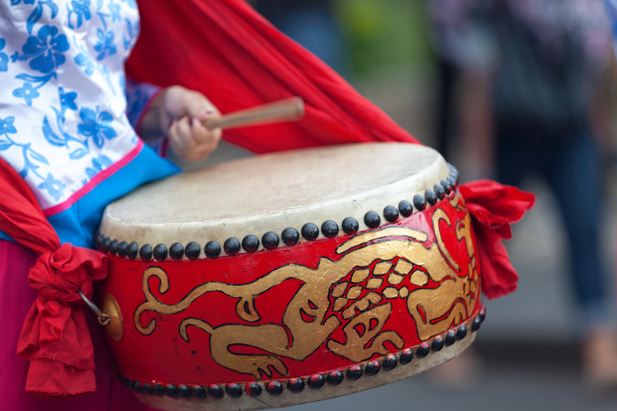 The Integration of Chinese and Western Cultures from a Cross cultural Perspective about red culture in Chenzhou请详细用英文的讲述