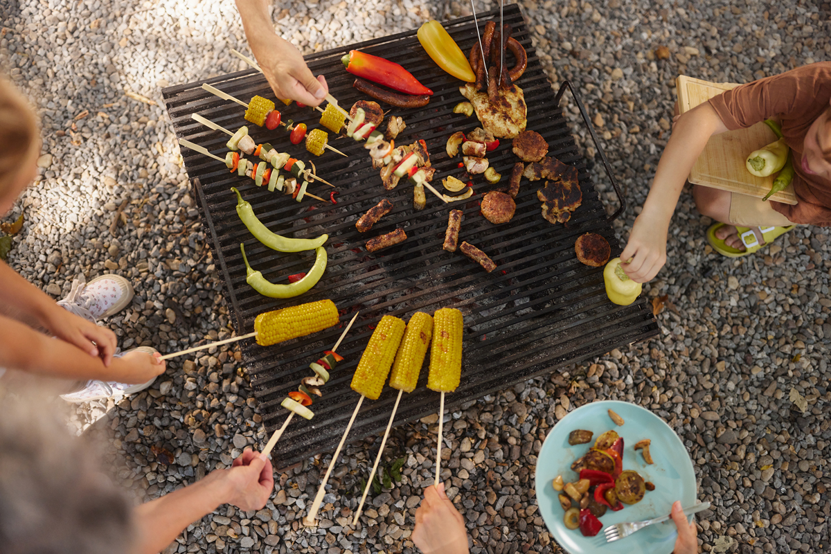 餐饮定位例如：快乐烧烤为了欢乐就来破店