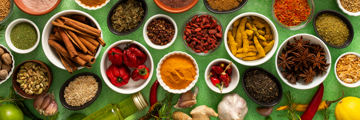 请不少于750汉字的博客文章语言要幽默风趣。主题是：十三香属于辛辣的调料吗？十三香禁忌有哪些