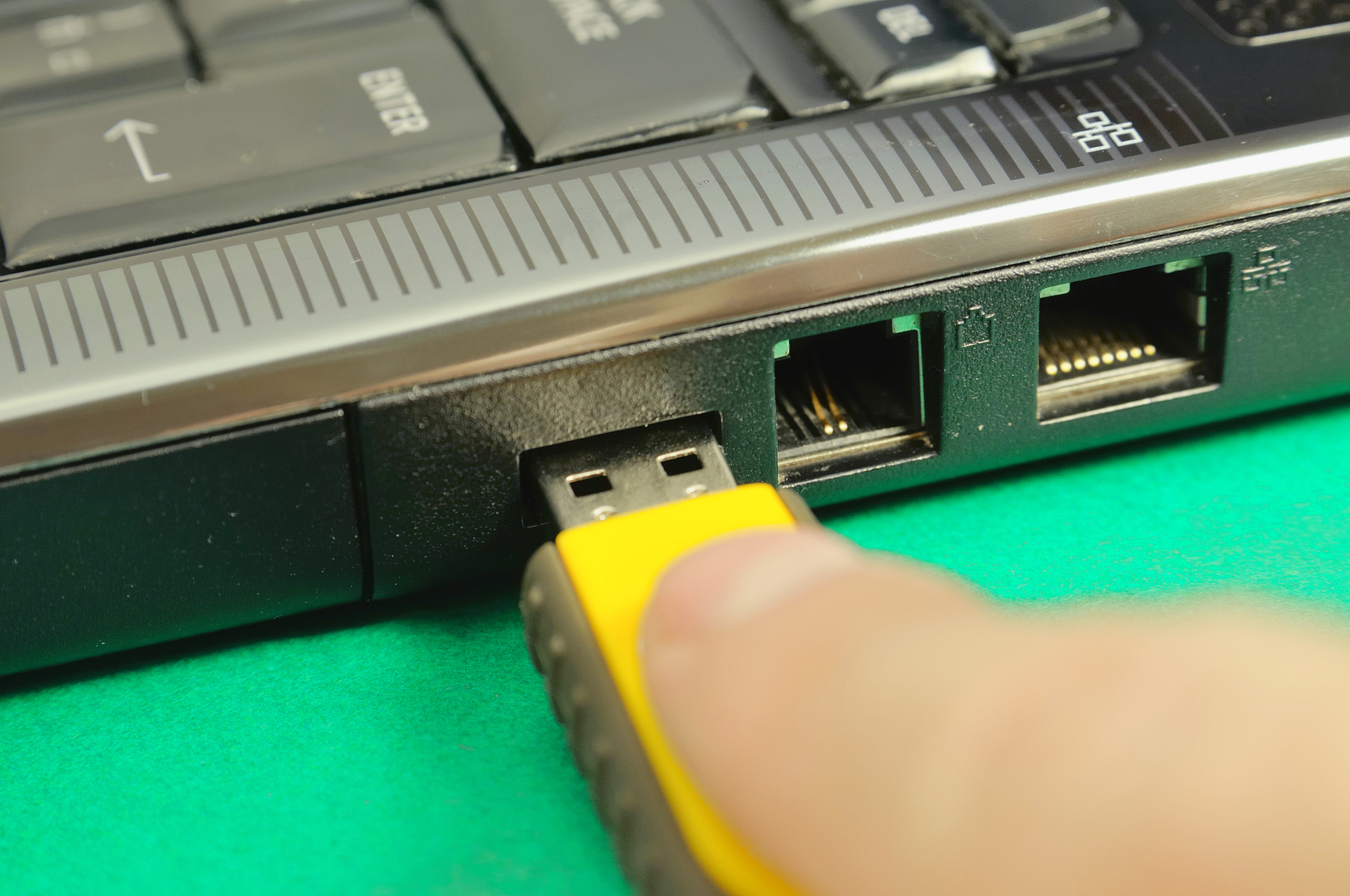 Android HDMI 热插拔连接指南 - 如何将手机投屏到电视