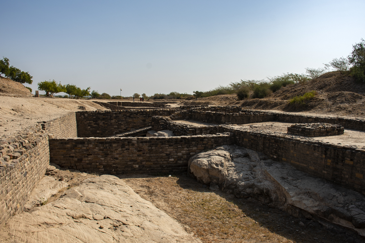 探索古老遗迹：户外探险揭秘历史真相