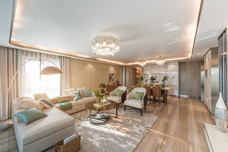 如果我是置业顾问我怎么给客户介绍这个房源？新希望d10天府、低总价小户型公寓2套115平套一44楼 底价308万115平套二24楼 底价325万———————————————60、61楼整层可售61楼整售