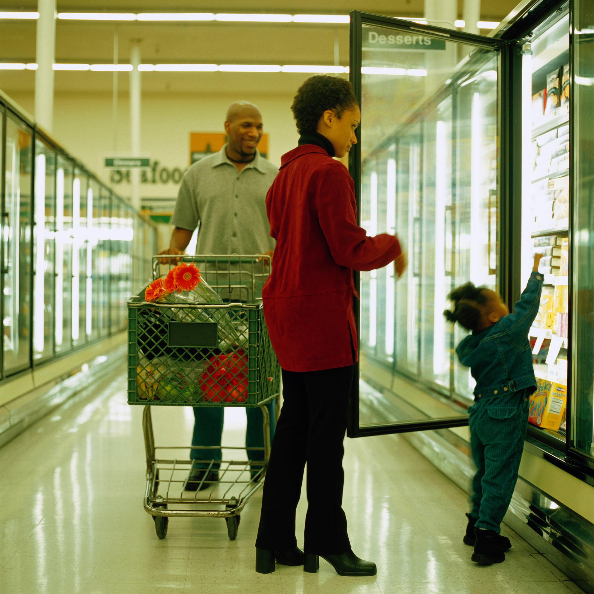 parents with toddler in supermarket