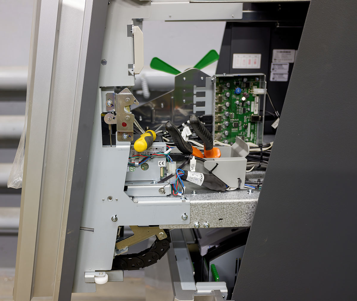 試述角子機維修部門建立PMPreventative Maintenance會帶來什麼優勢 其難處為何試設計一份簡單的角子機PM檢查表應該包含的檢查項目和時間