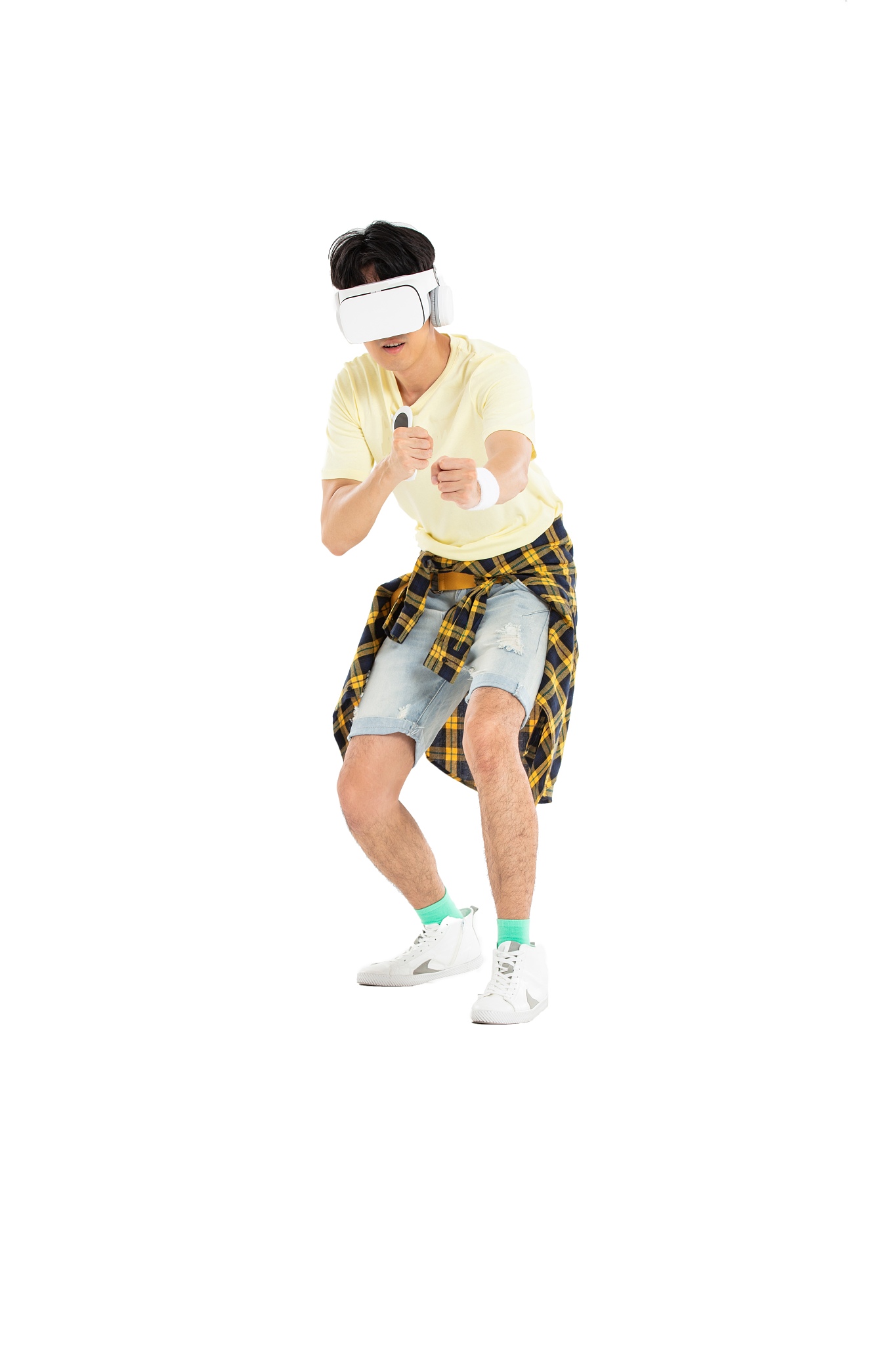 带着vr娱乐互动的年轻男生