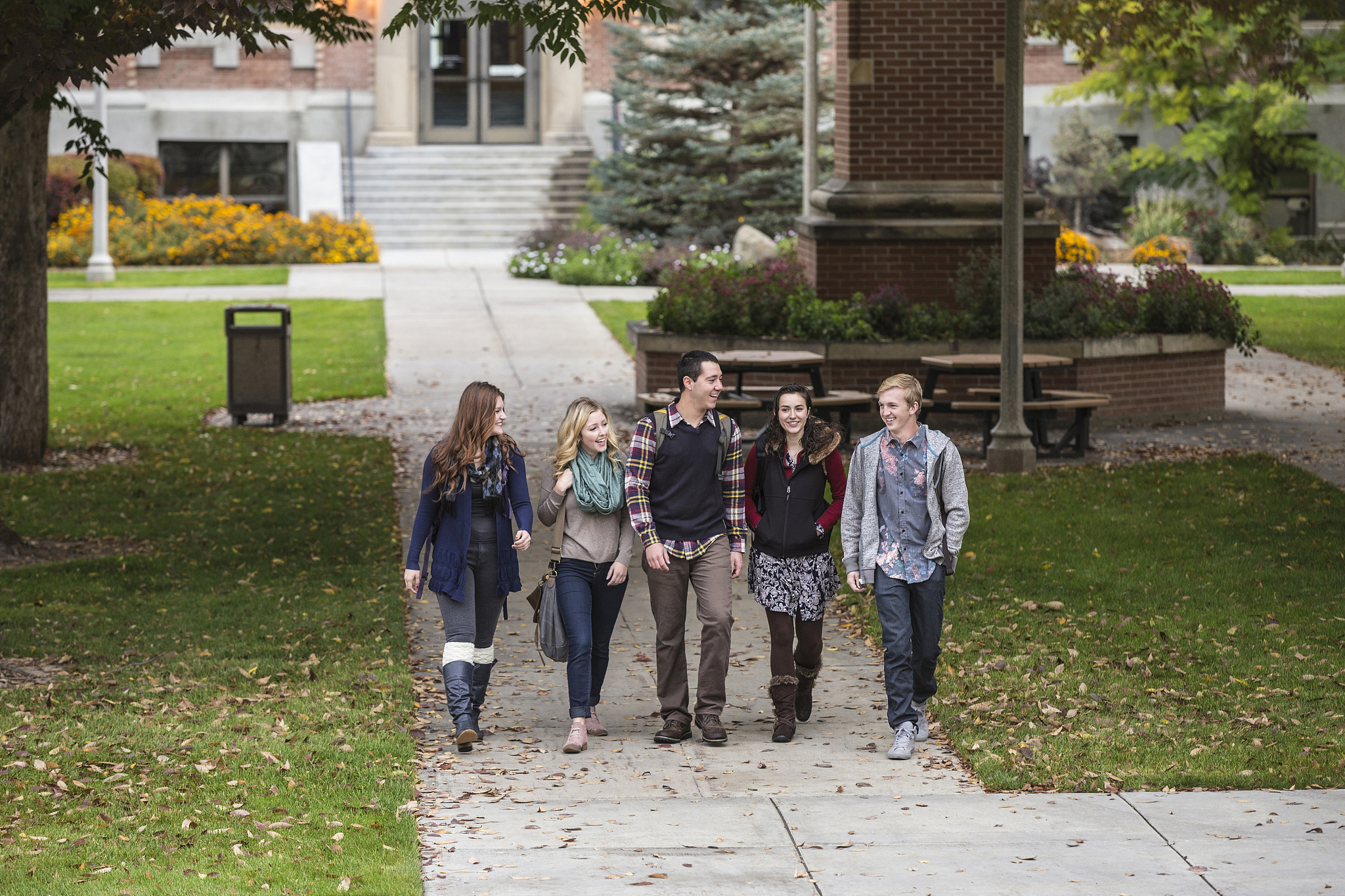 Some people believe that unpaid community service should be a compulsory part of high school programs for example working for a charityimproving the hood or teaching sports to younger childrenWhat ext