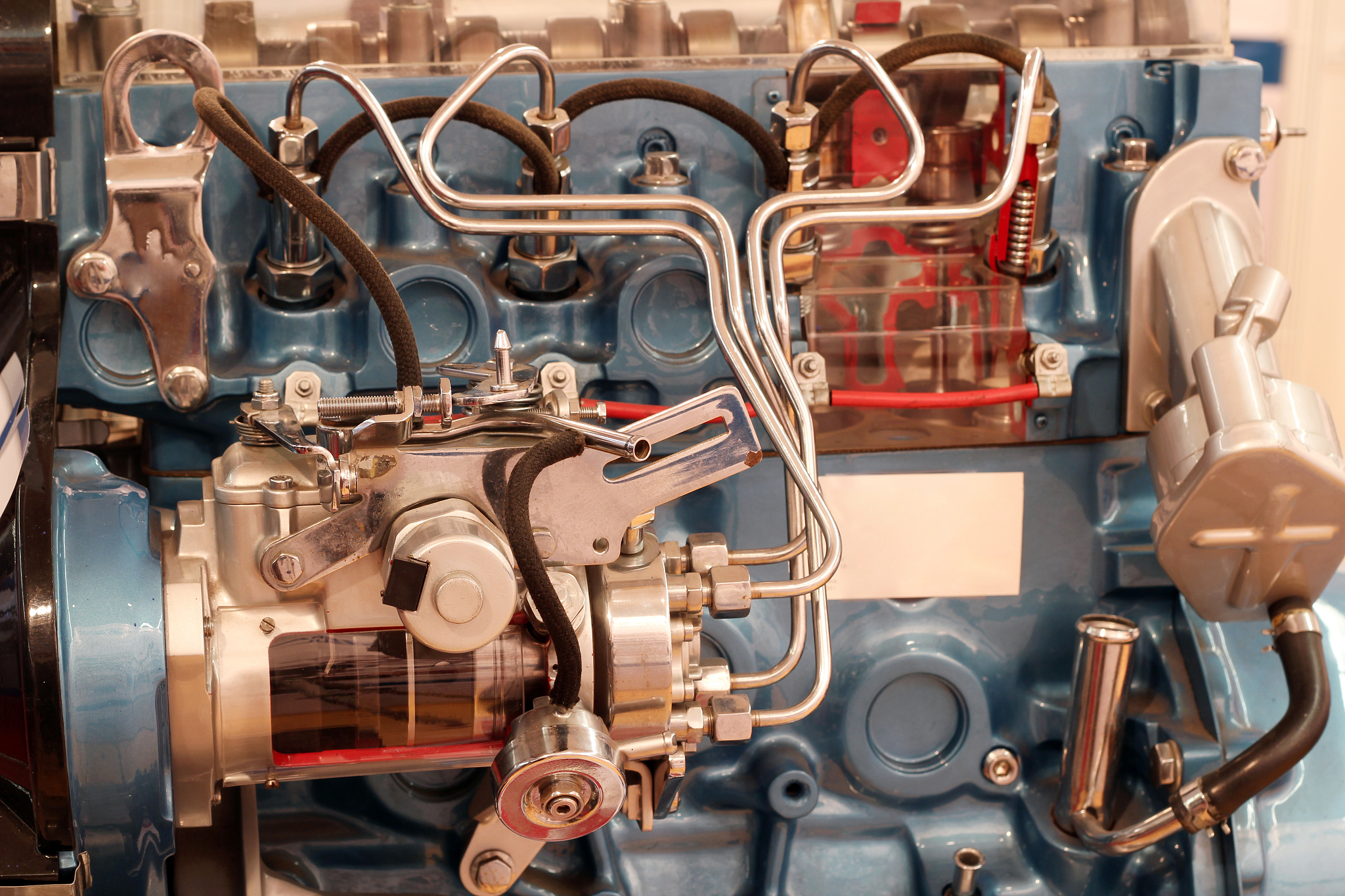 低压空气辅助缸内直喷二冲程柴油机喷油系统研究