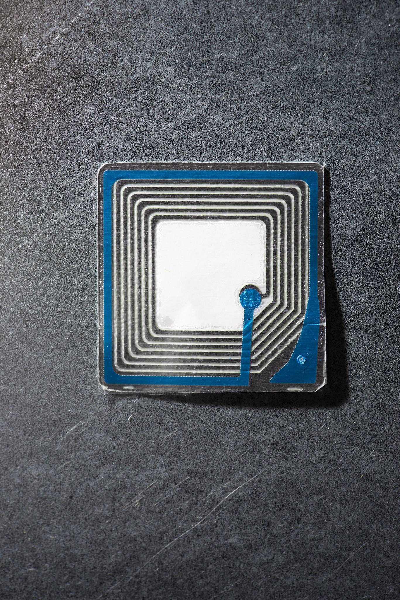 我想知道下面一道题的答案射频卡中加入电池的主要作用是 。 A增强发射功率 B延长使用寿命 C提高识别准确率 D提高适应性