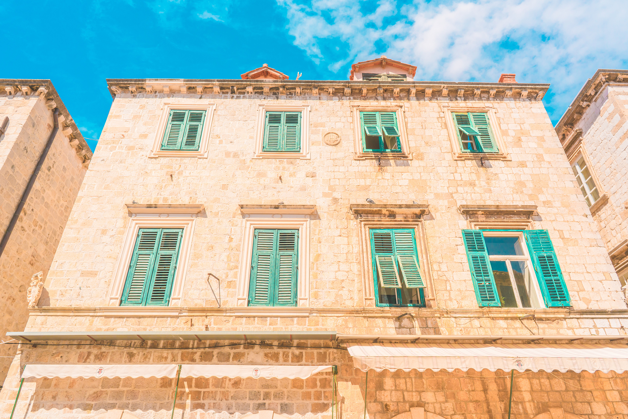 the main street located in the town of dubrovnik, croatia