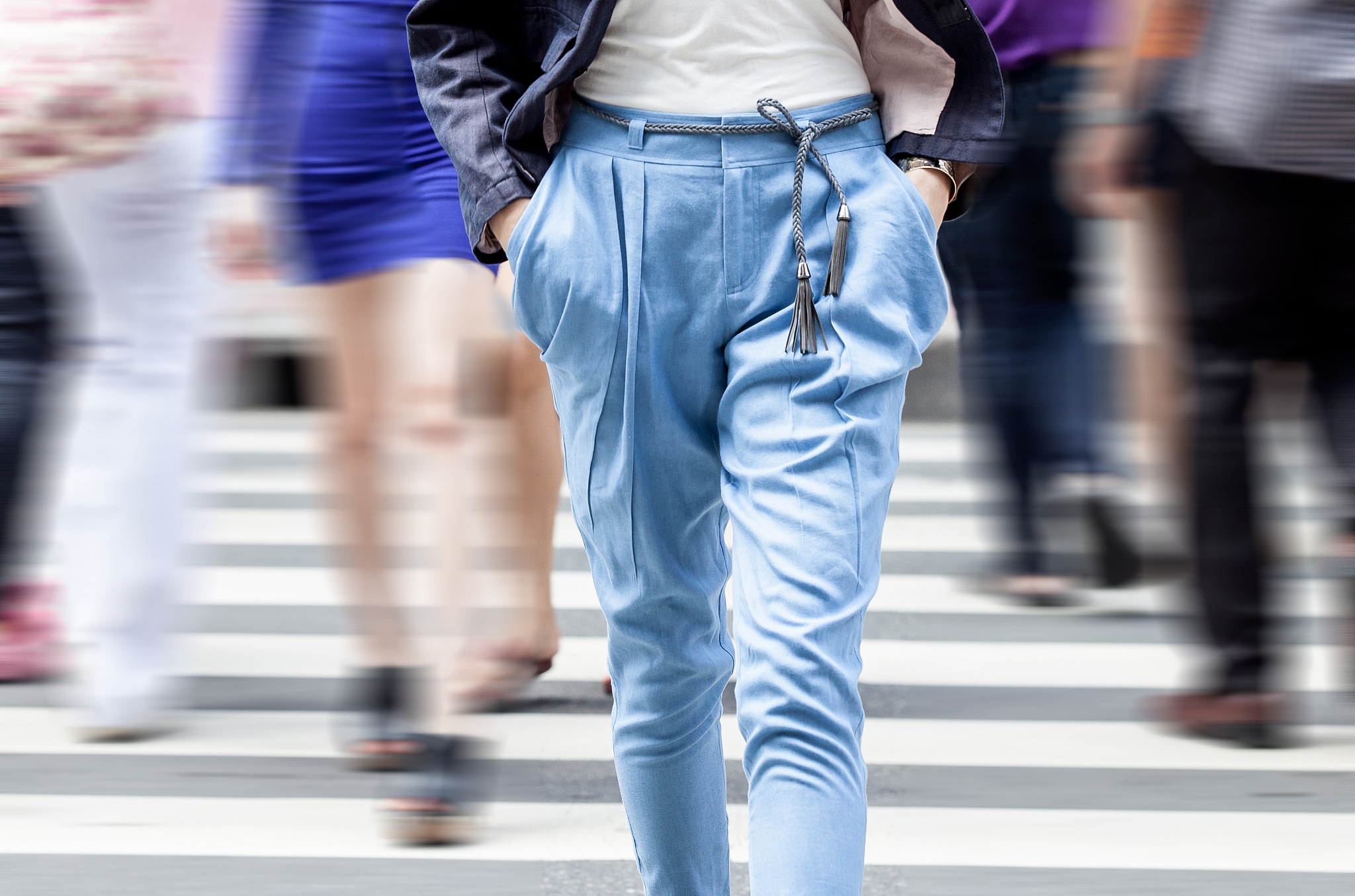 裤子：时尚穿搭必备，款式种类材质全解析