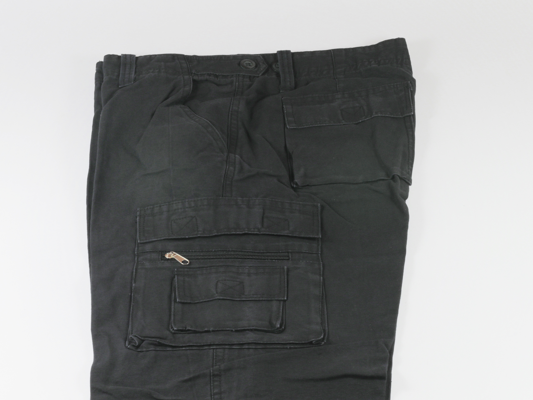 用美式英语写3条关于Mens Elastic Pants Color Breathable Cotton Linen Loose Casual Pants产品的正面评论。内容附带评论标题评论单词数量小于40个单词。