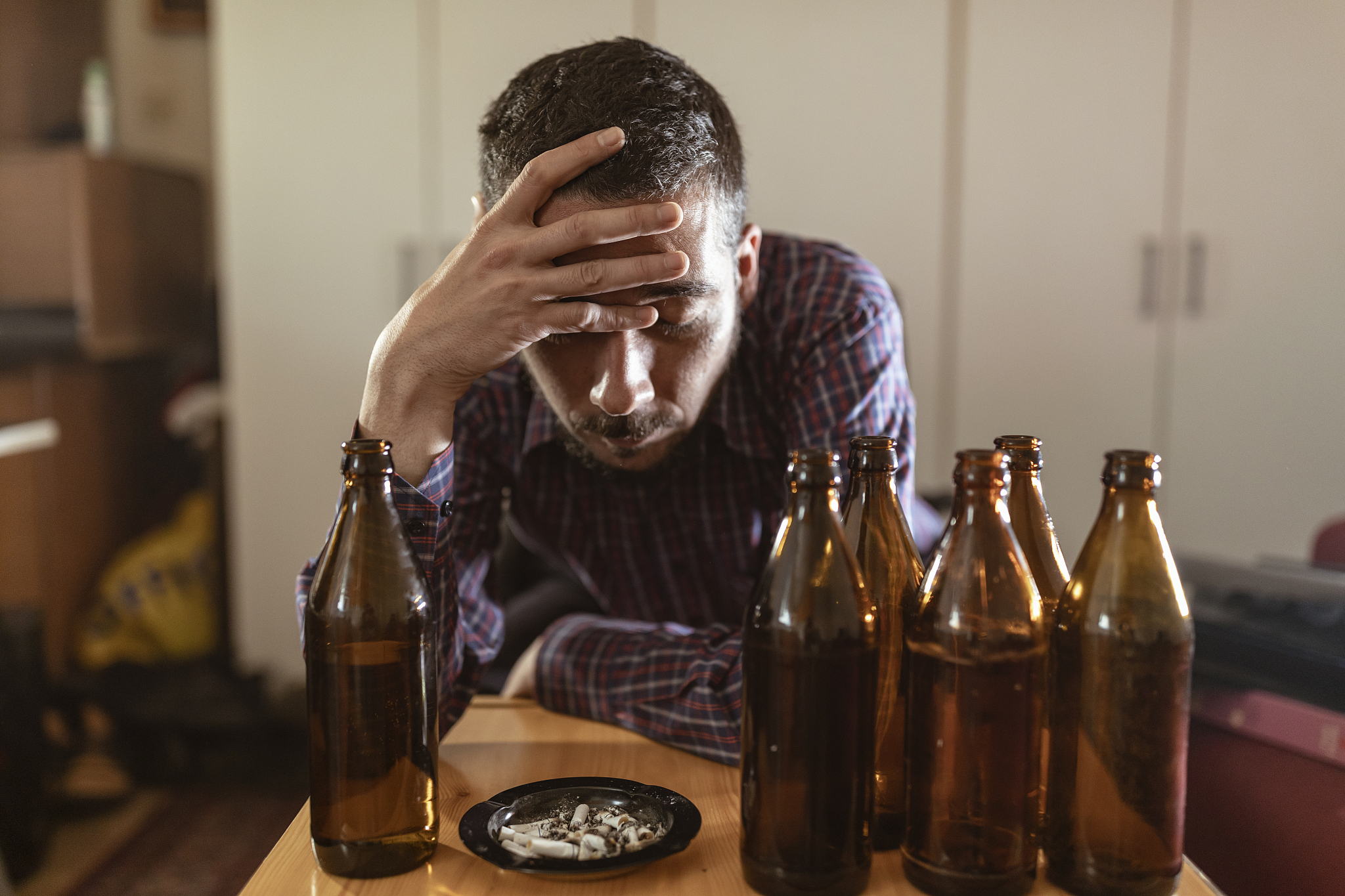 只能表达你昨晚和了多少酒今天起床头痛吗