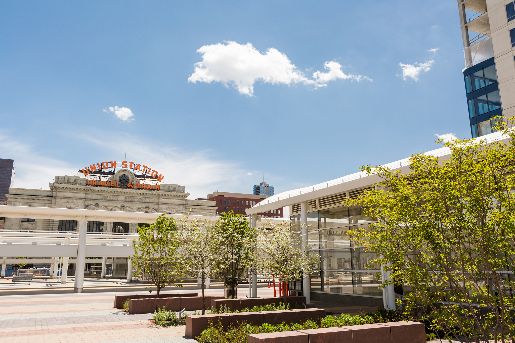 用英文写一段200词的西交利物浦大学研究生奖学金申请理由：要求包括大学时期英语专业课取得较好的成绩基本功扎实；多次获得学校优秀学生奖学金；是班级的班长等等其余理由请自行发挥最后表达一下自己会在研究生阶段中继续不断努力钻研争取能有更长足的发展。